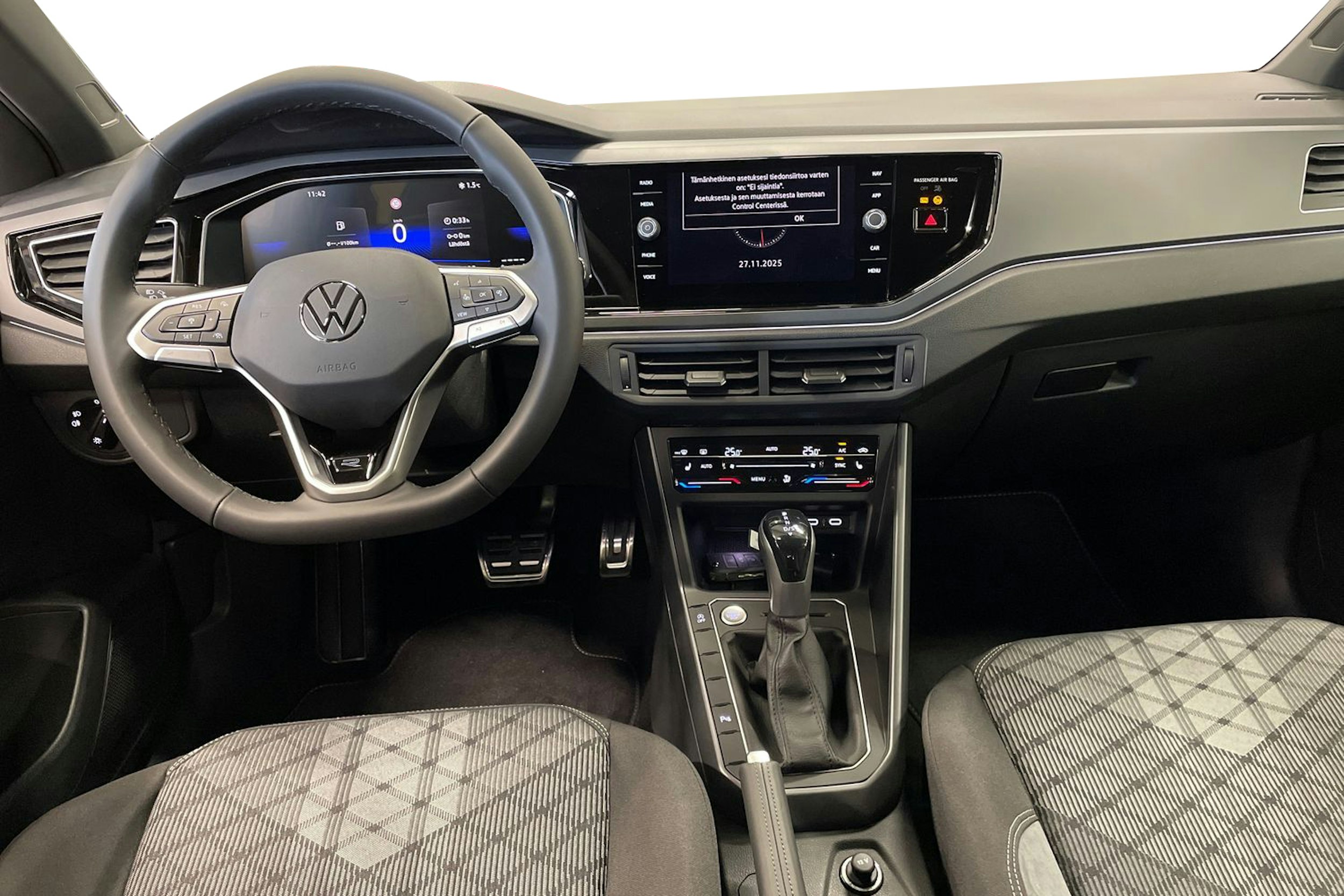 musta Volkswagen Taigo 2025 kuva 7.