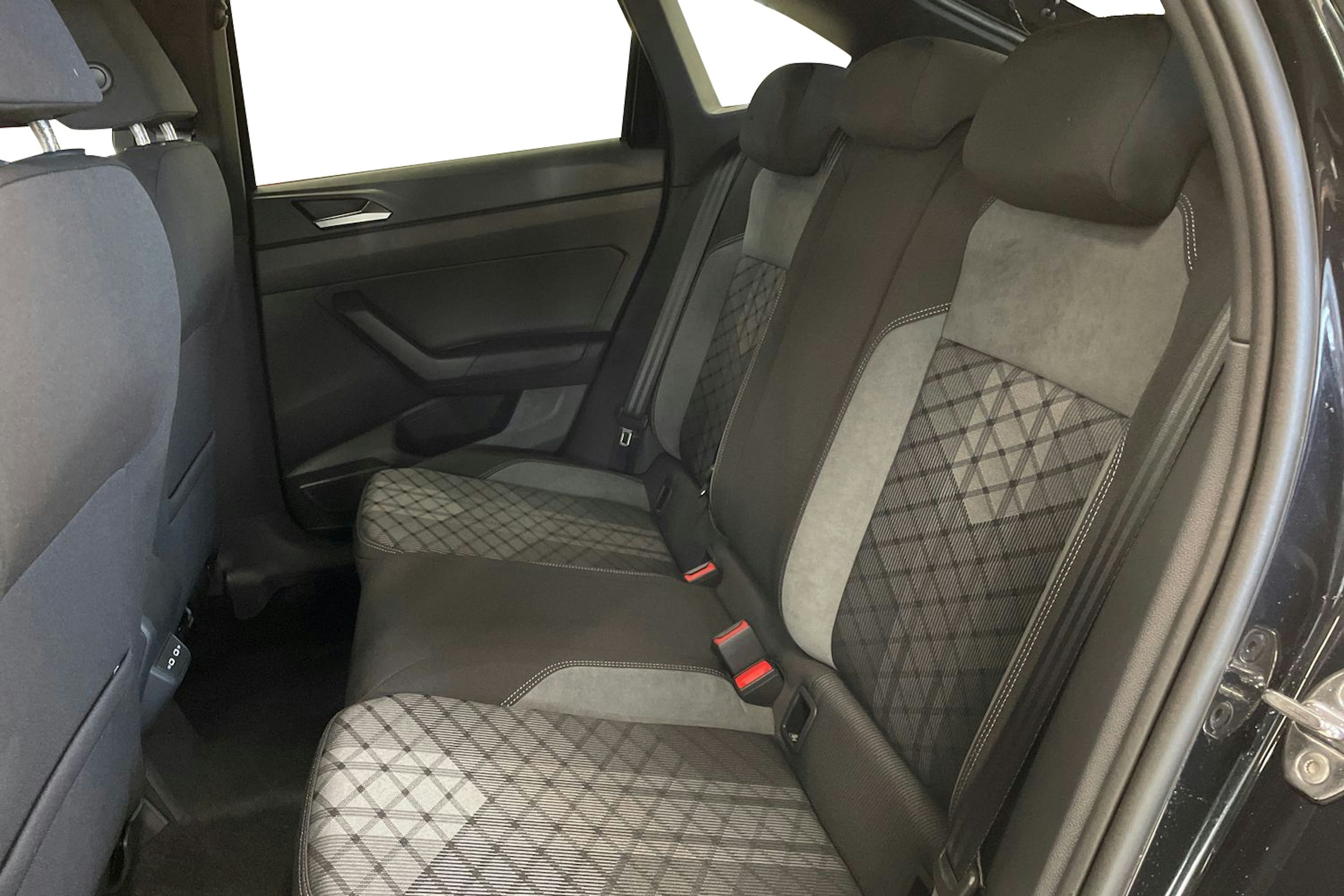 musta Volkswagen Taigo 2025 kuva 8.