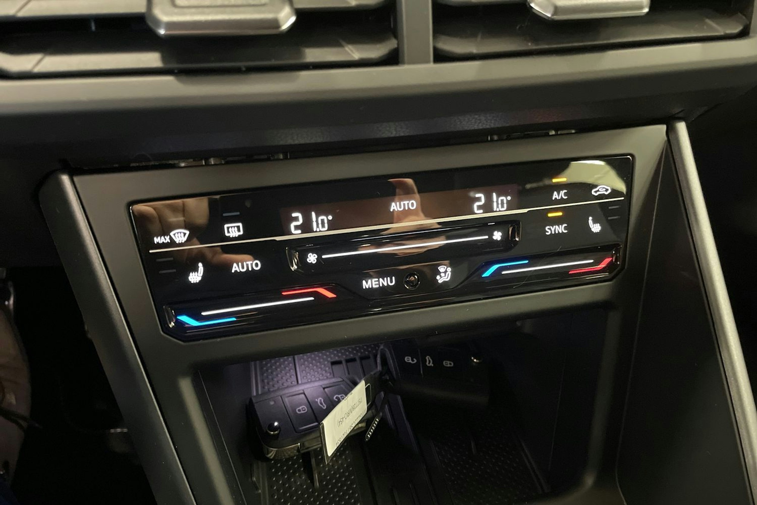 musta Volkswagen Taigo 2025 kuva 12.