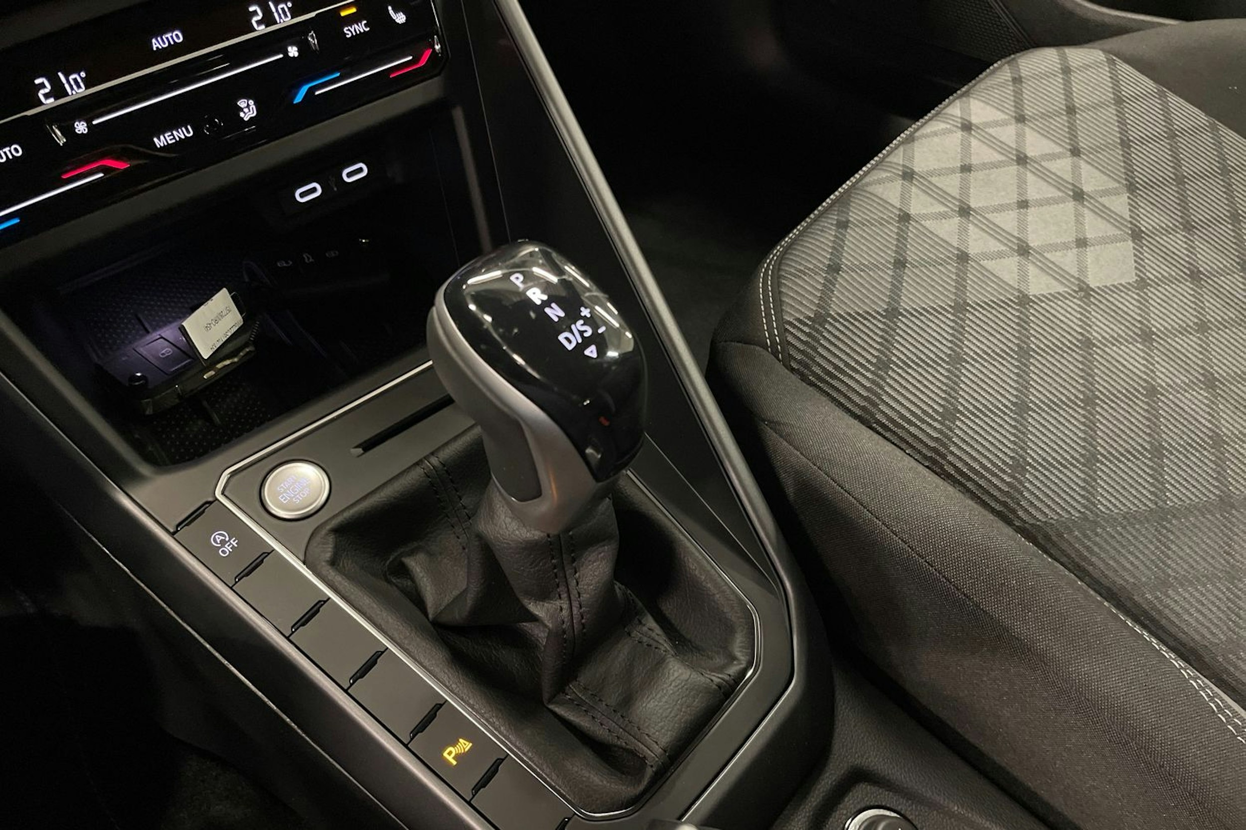 musta Volkswagen Taigo 2025 kuva 14.