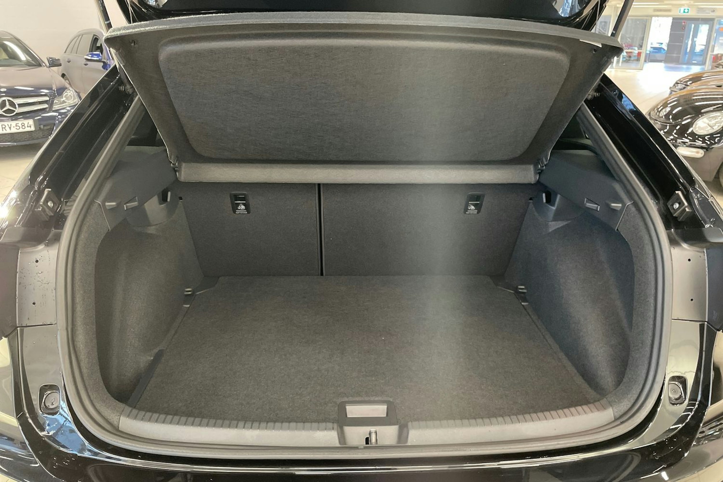 musta Volkswagen Taigo 2025 kuva 15.