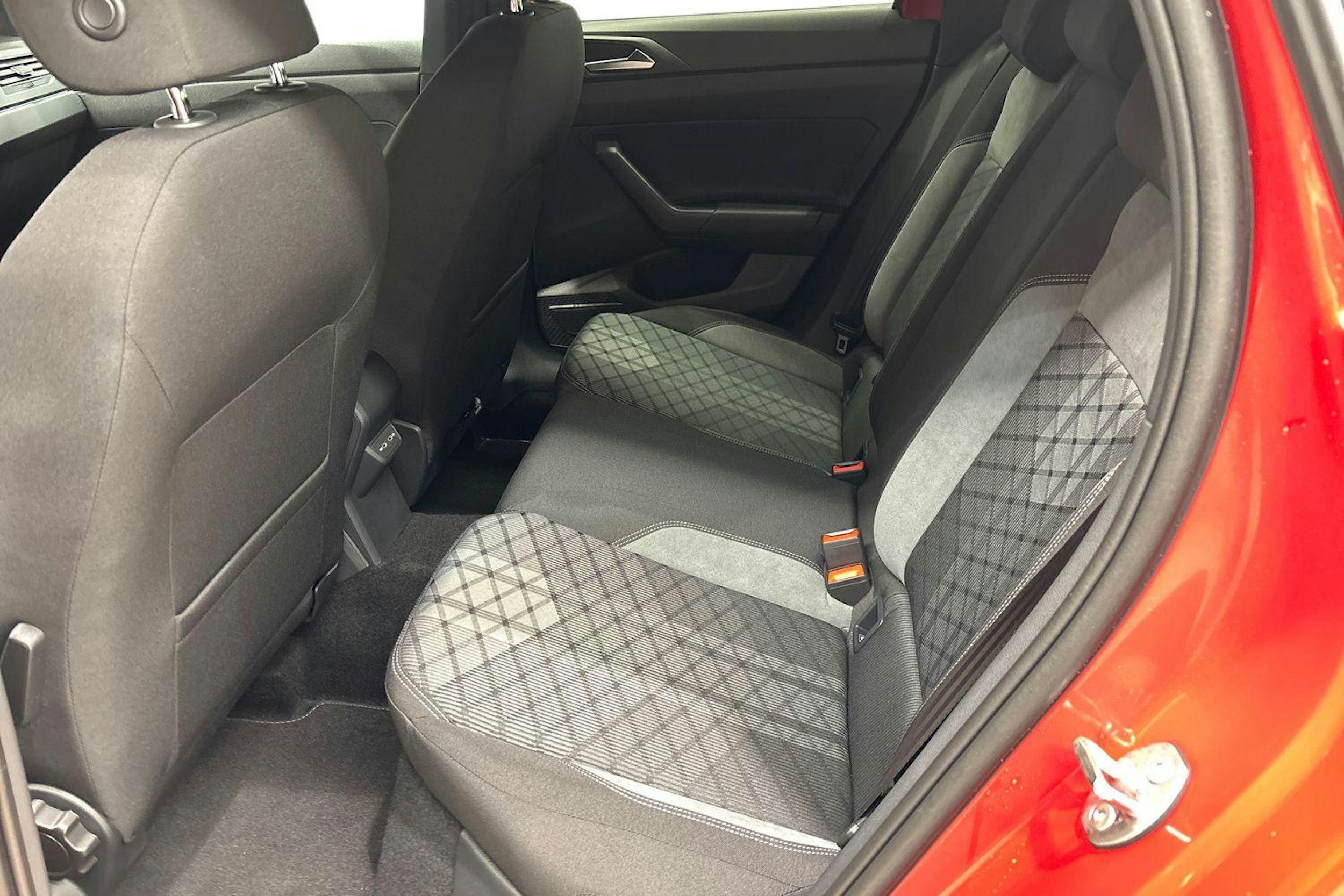 punainen Volkswagen Taigo 2026 kuva 8.