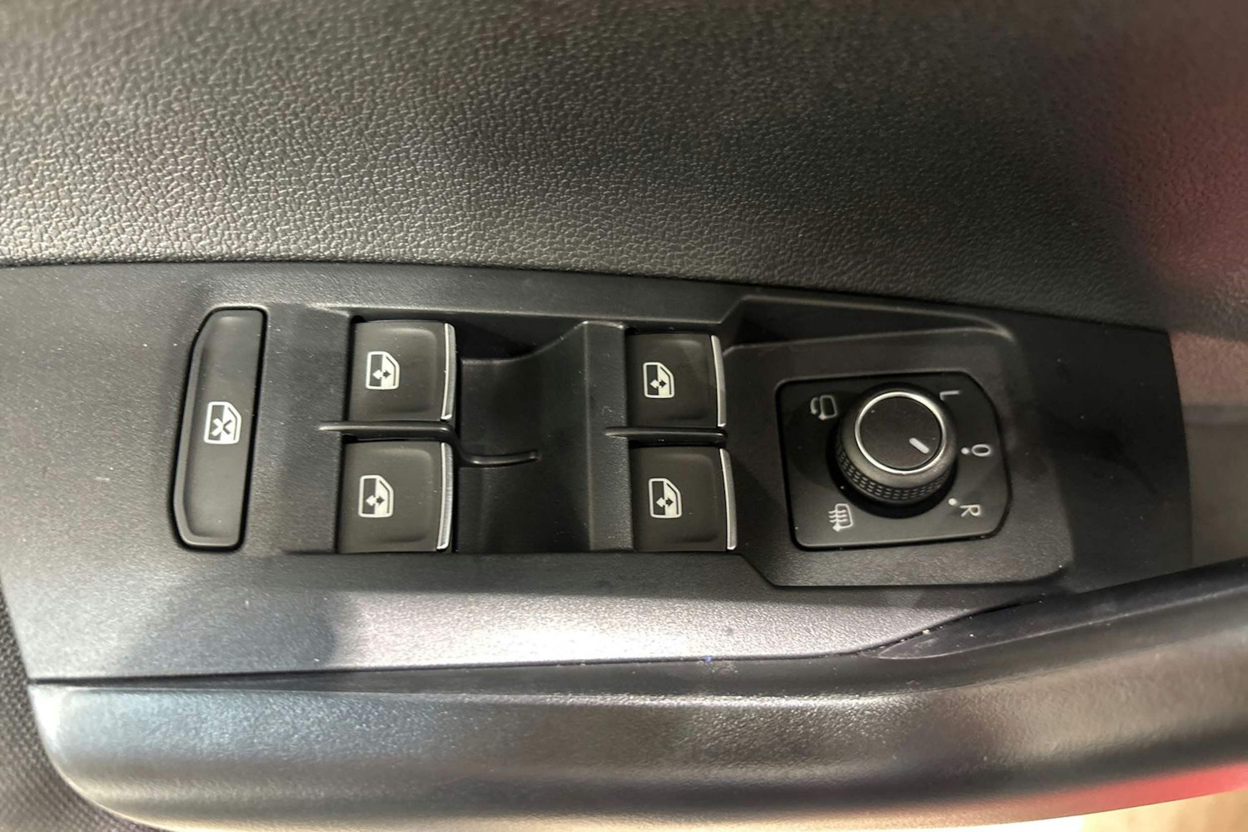 punainen Volkswagen Taigo 2026 kuva 11.