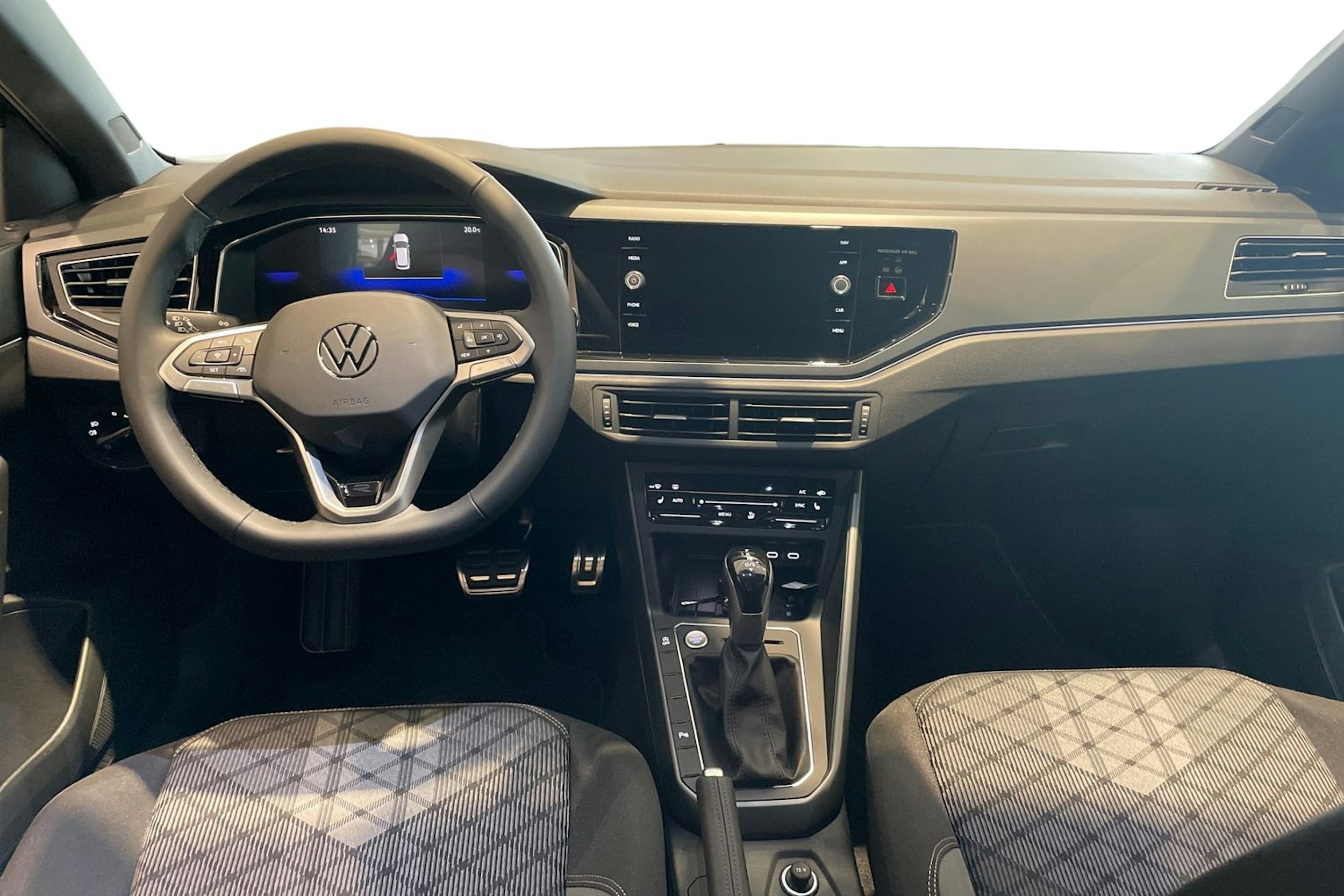 musta Volkswagen Taigo 2025 kuva 7.