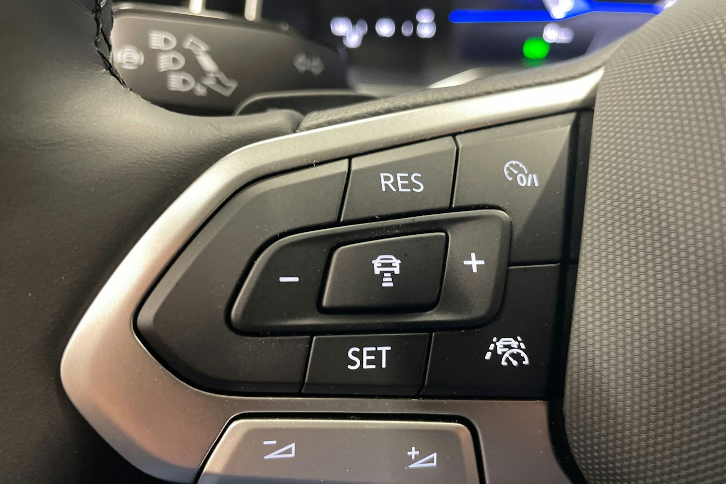 harmaa Volkswagen Taigo 2025 kuva 14.