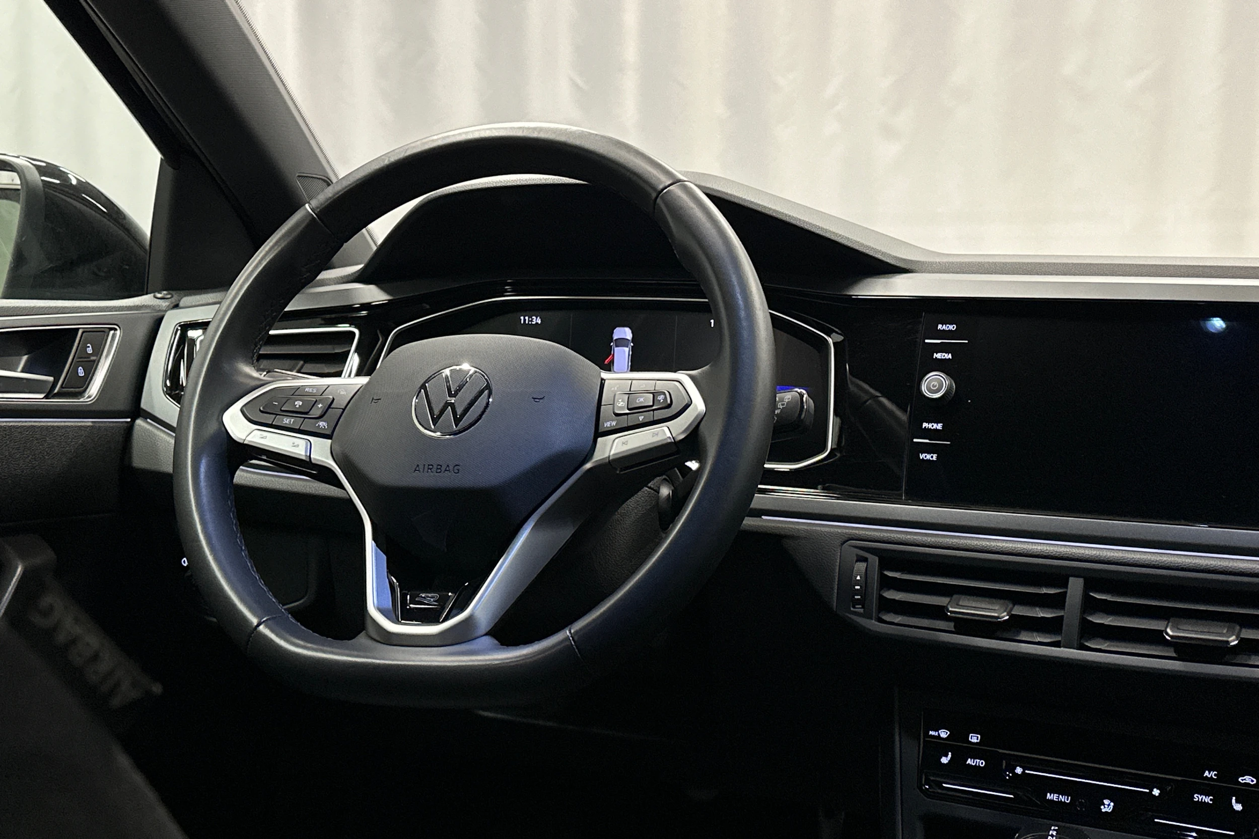 musta Volkswagen Taigo 2025 kuva 16.