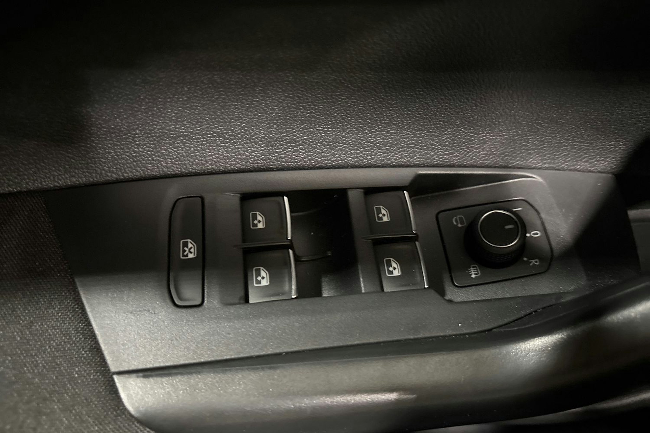 valkoinen Volkswagen Taigo 2025 kuva 7.