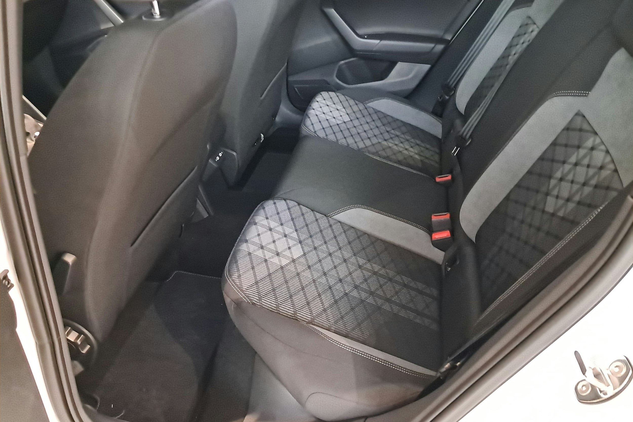 valkoinen Volkswagen Taigo 2025 kuva 8.