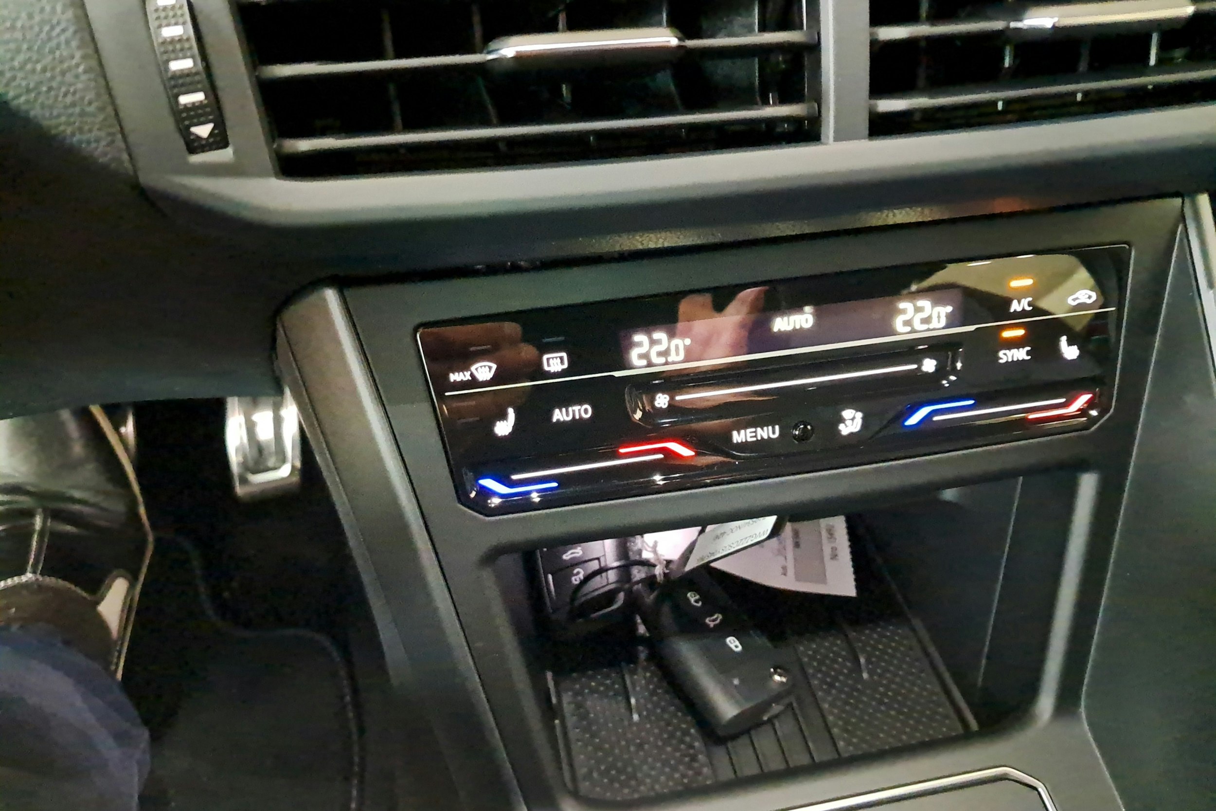 valkoinen Volkswagen Taigo 2025 kuva 16.