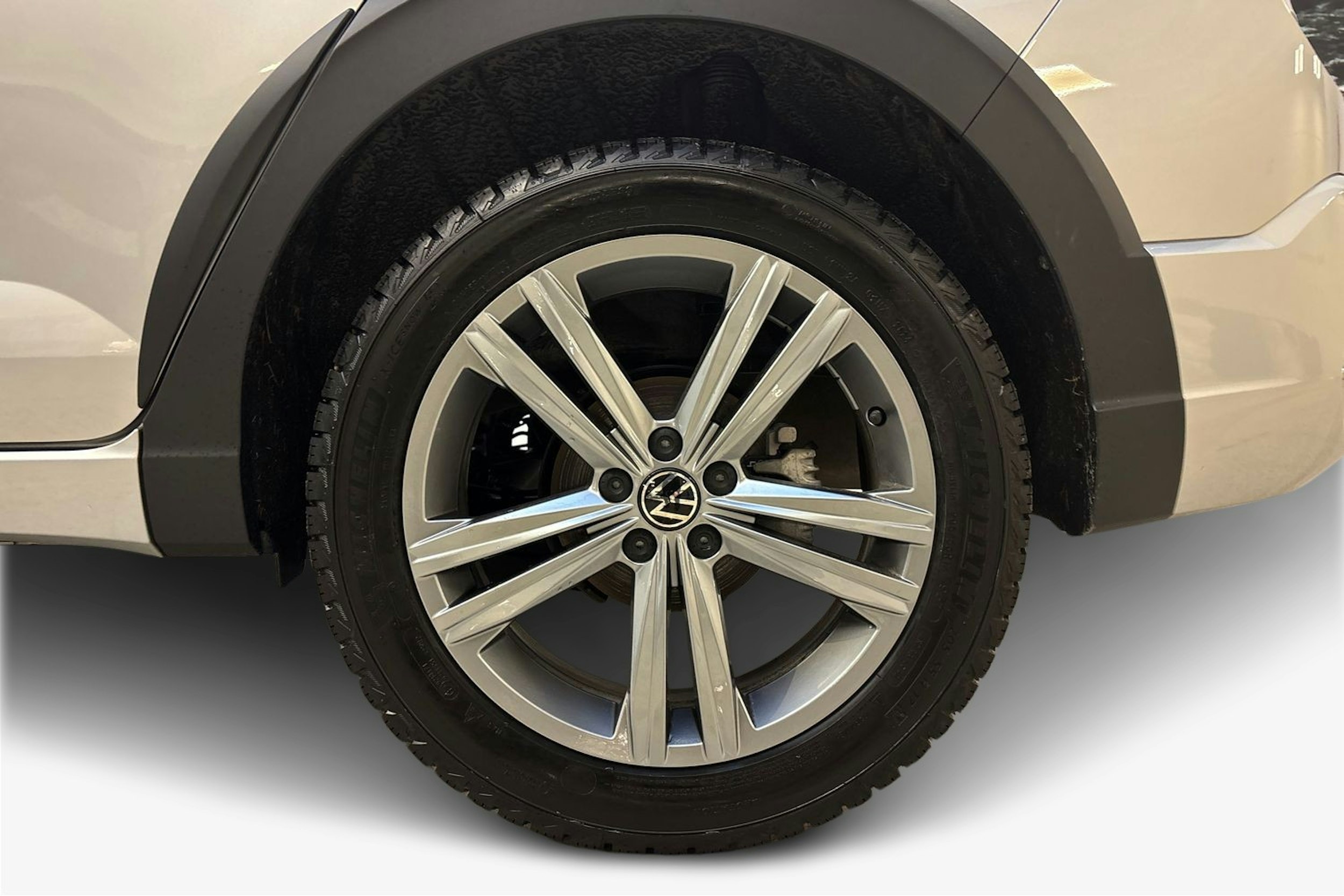 harmaa Volkswagen Taigo 2025 kuva 9.