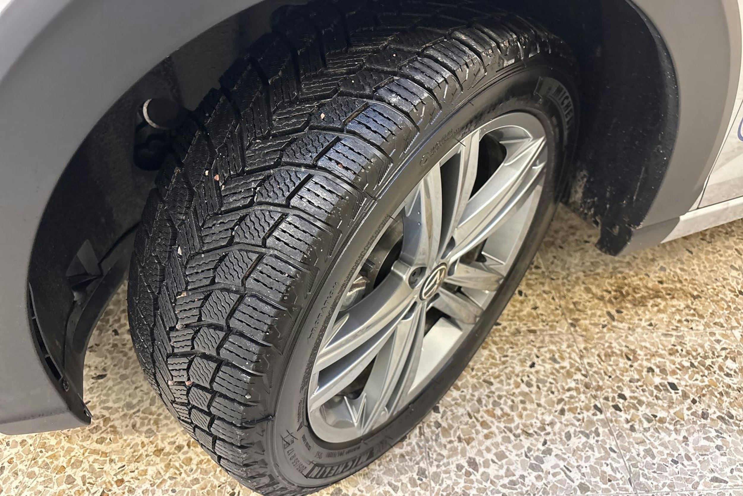 harmaa Volkswagen Taigo 2025 kuva 10.