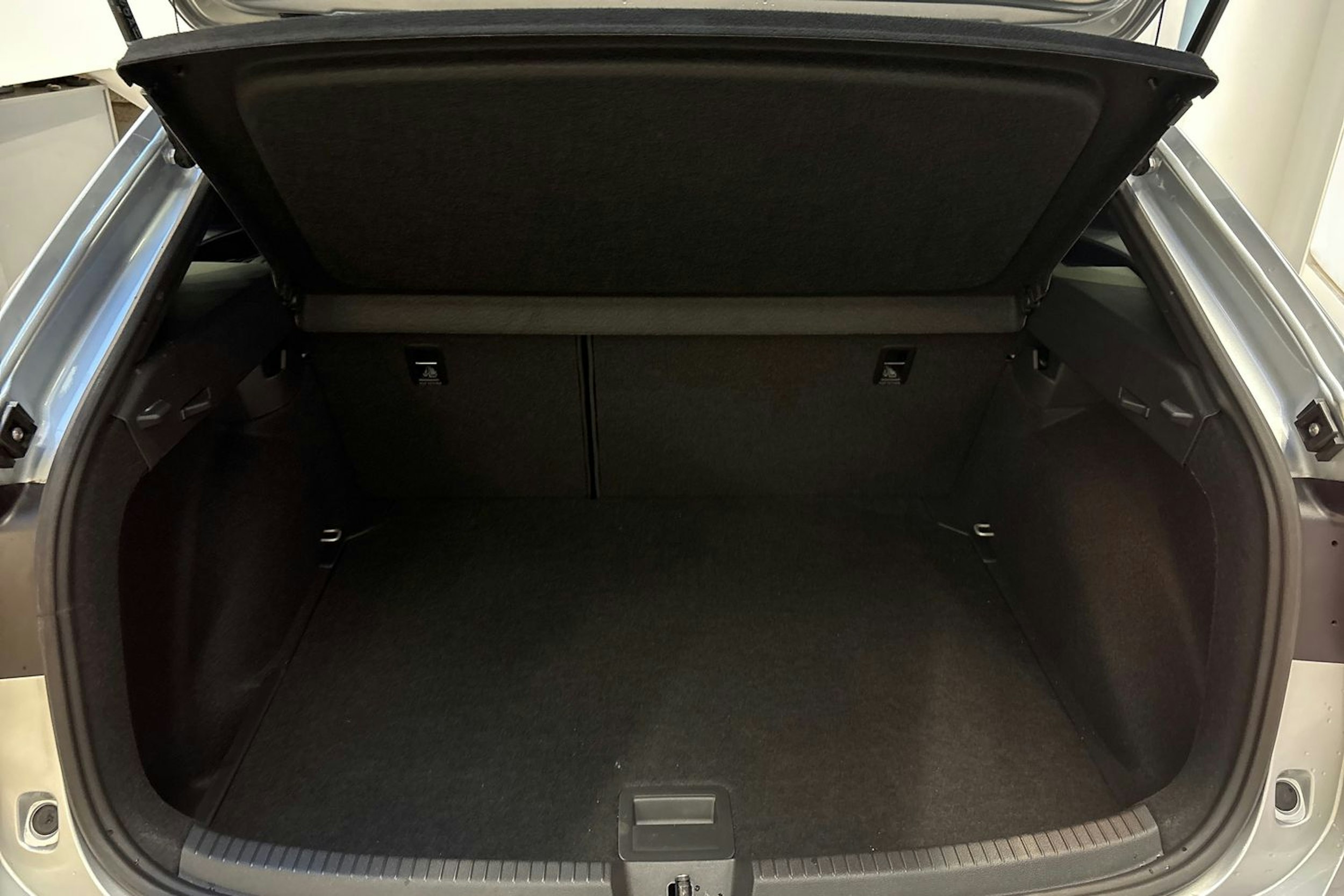 harmaa Volkswagen Taigo 2025 kuva 11.