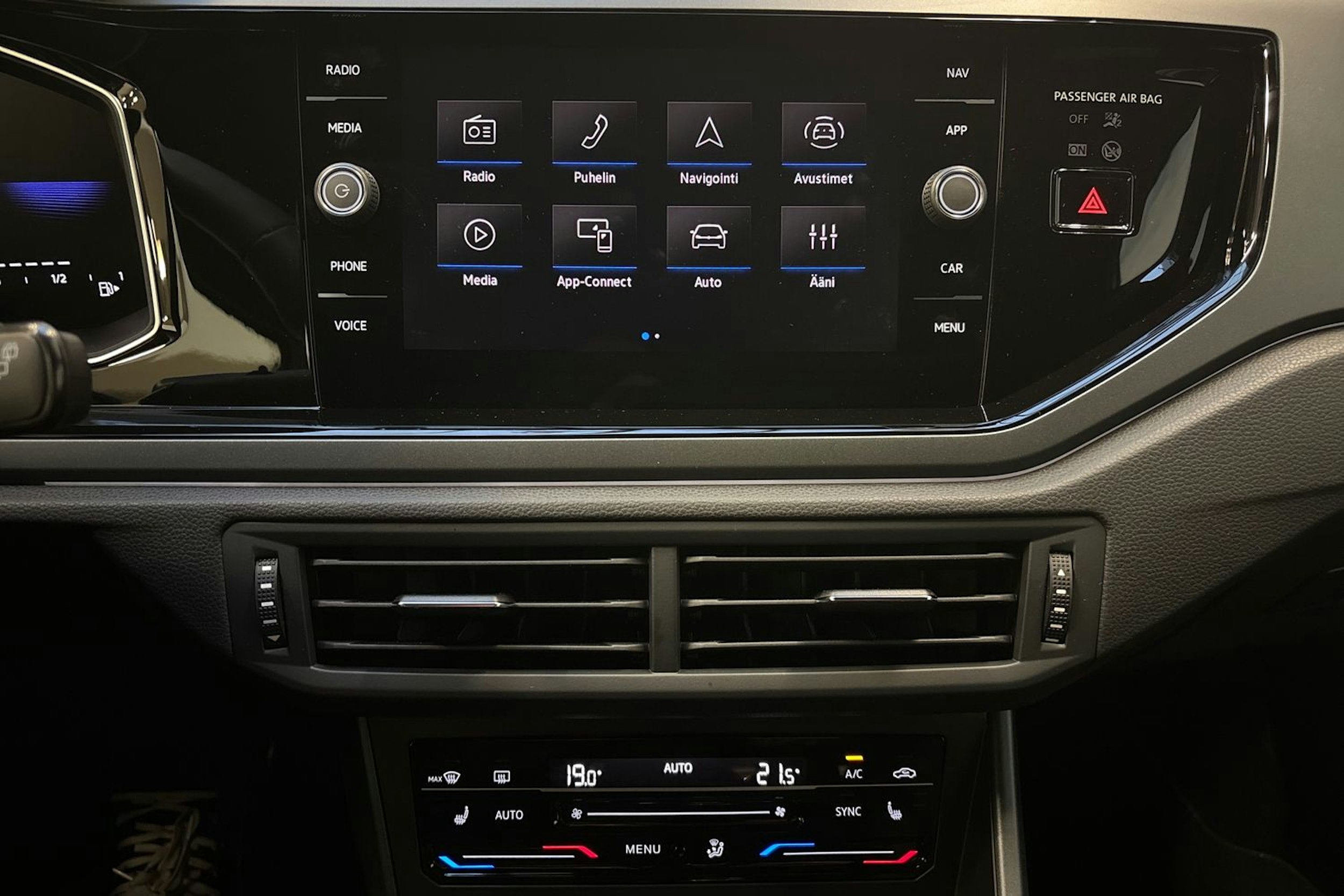 harmaa Volkswagen Taigo 2025 kuva 17.