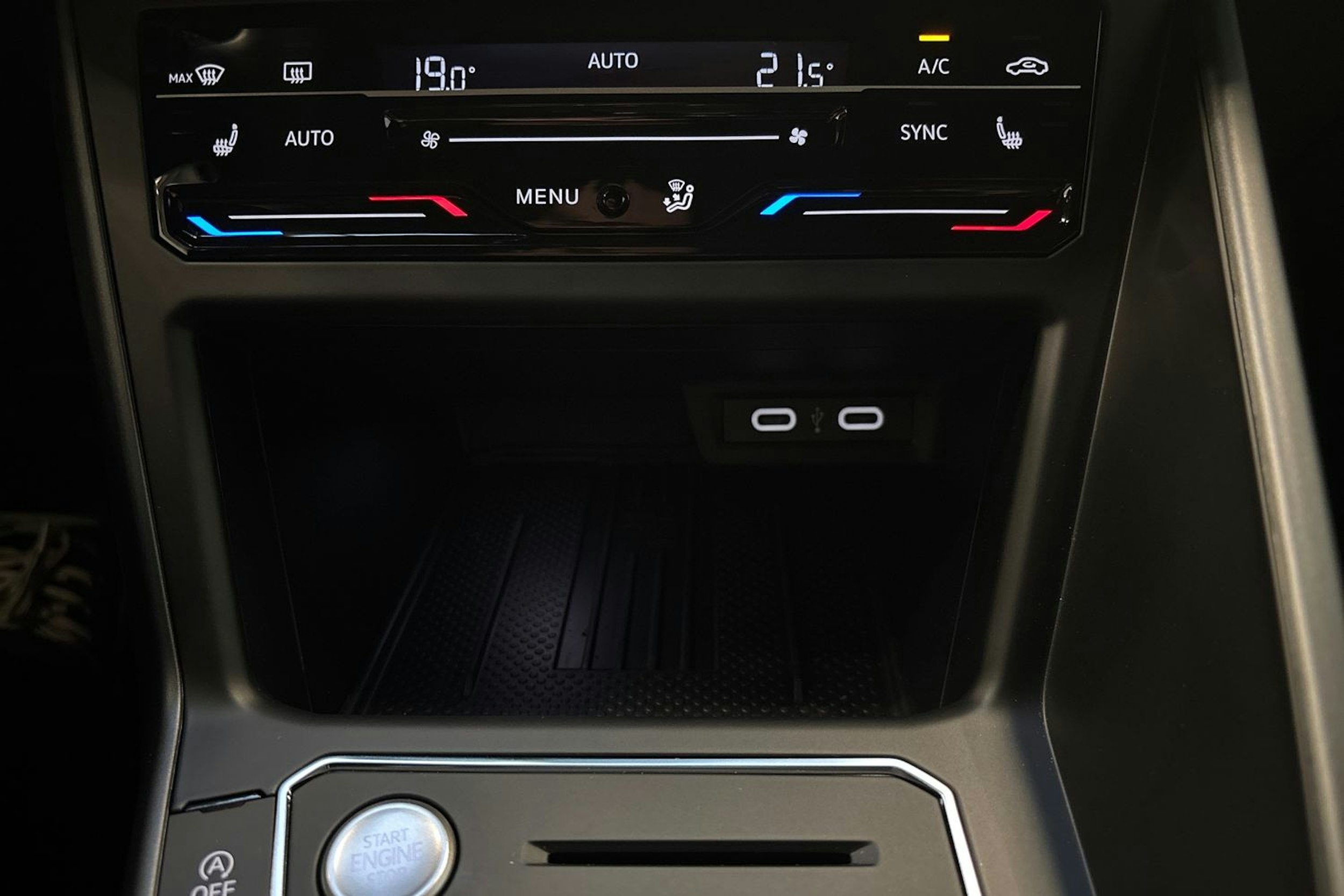 harmaa Volkswagen Taigo 2025 kuva 18.