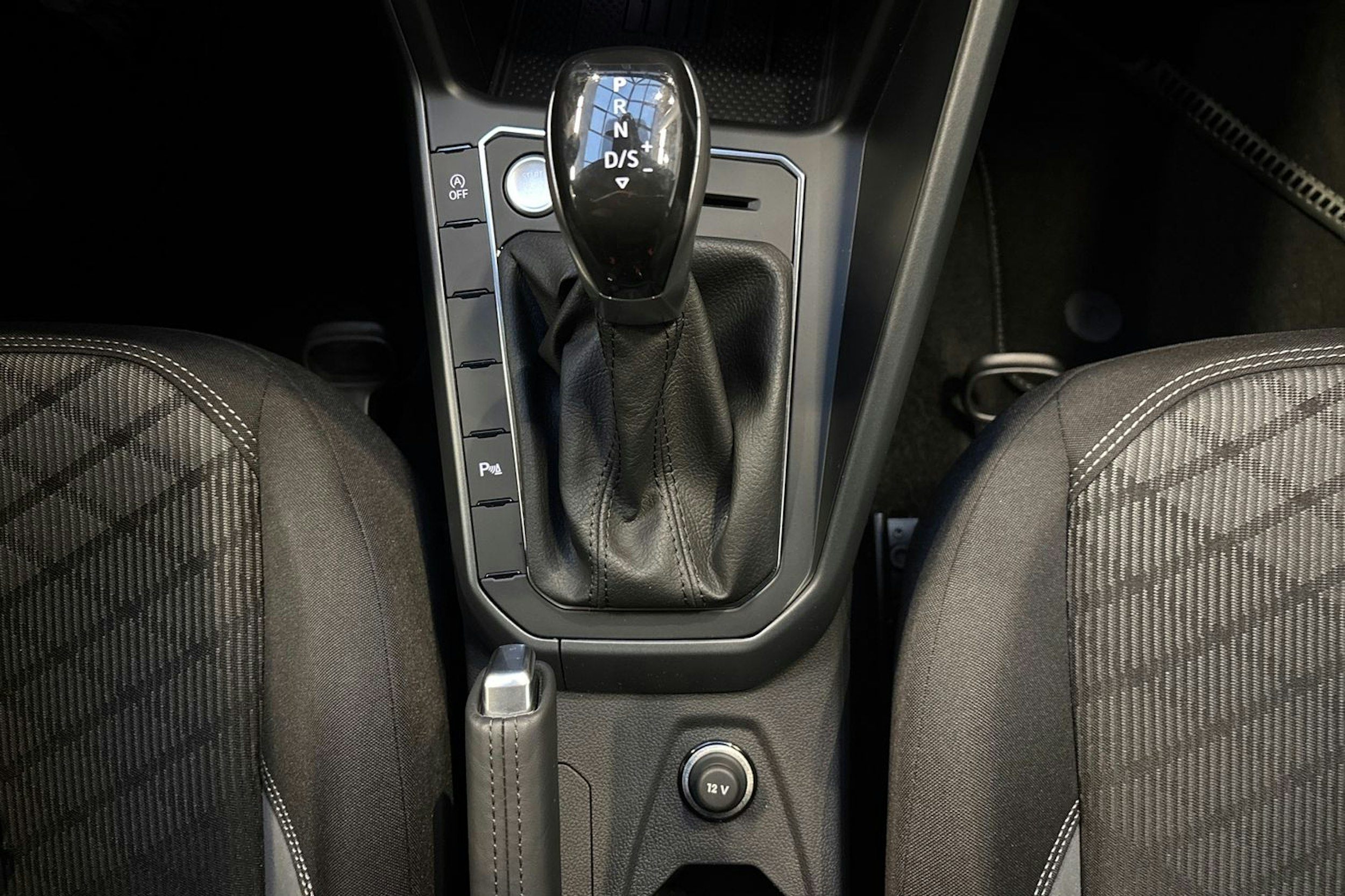 harmaa Volkswagen Taigo 2025 kuva 19.