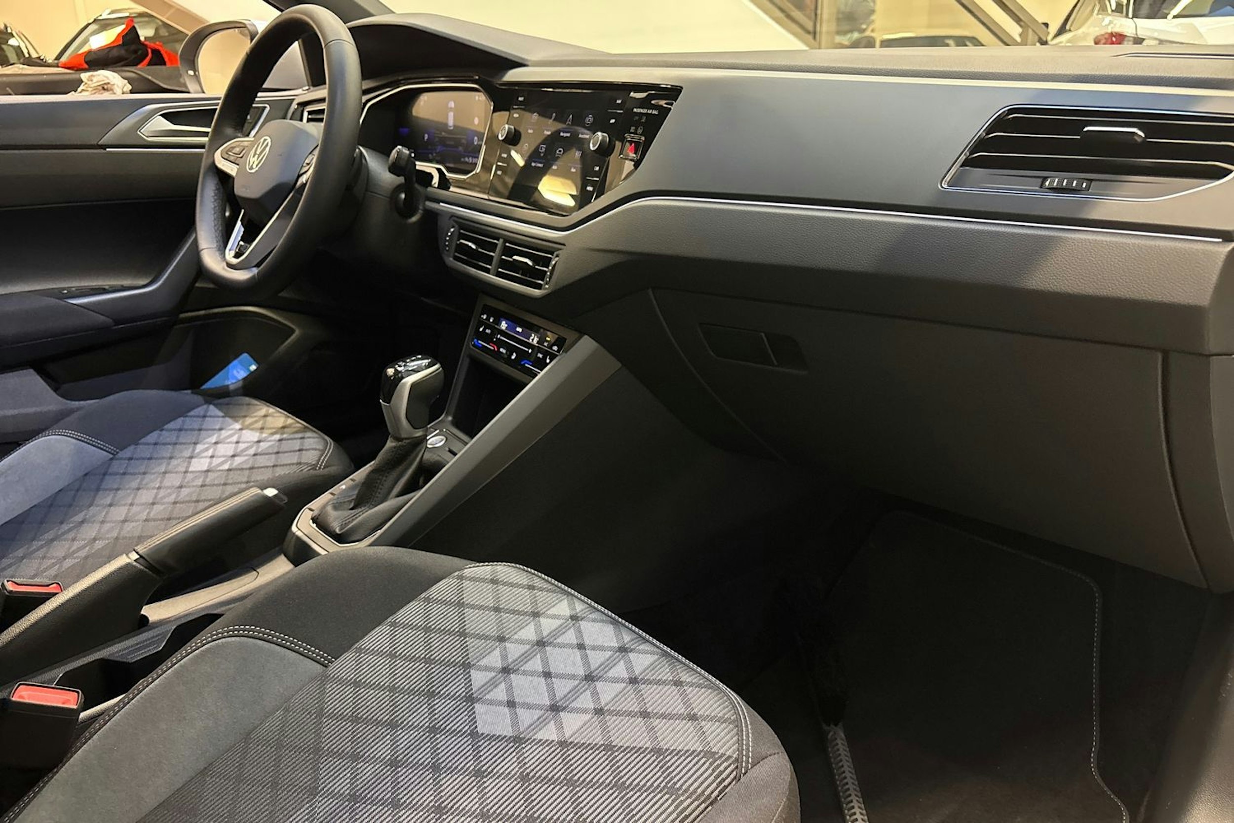 harmaa Volkswagen Taigo 2025 kuva 21.