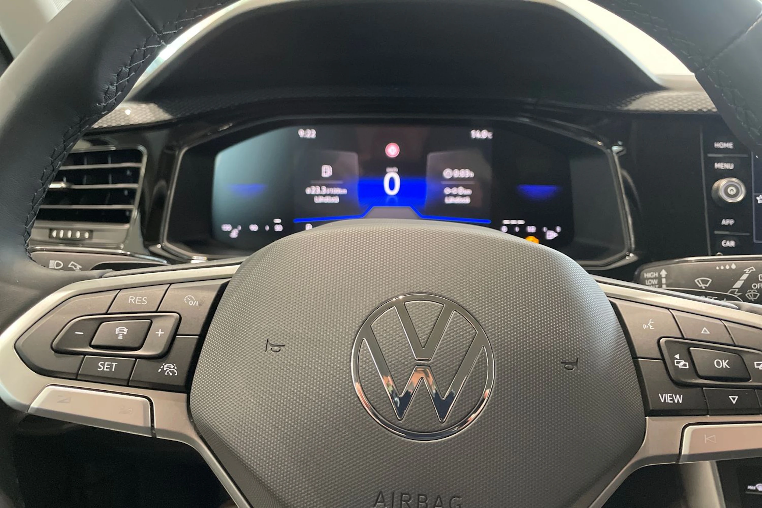 musta Volkswagen Taigo 2025 kuva 14.