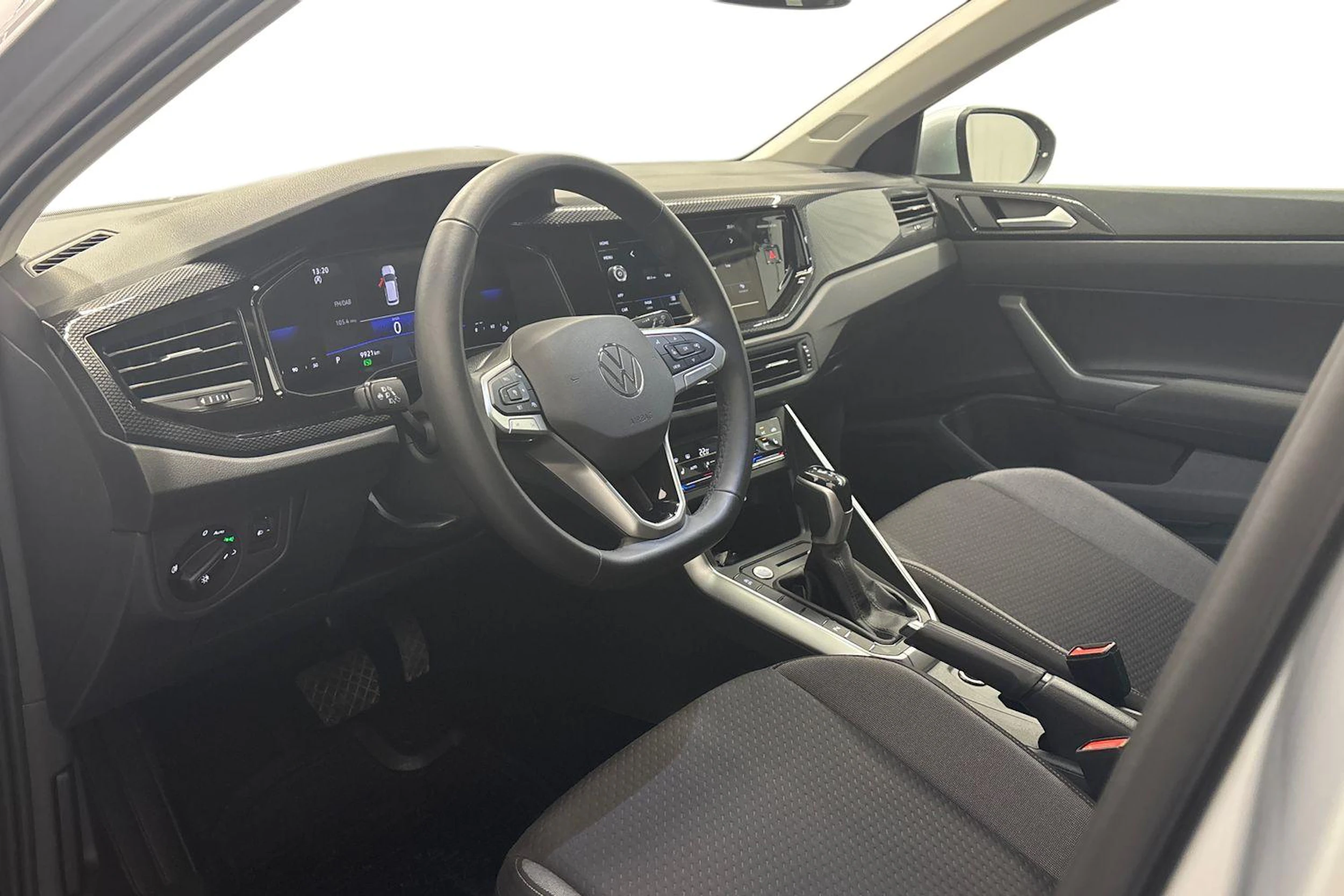 harmaa Volkswagen Taigo 2025 kuva 8.