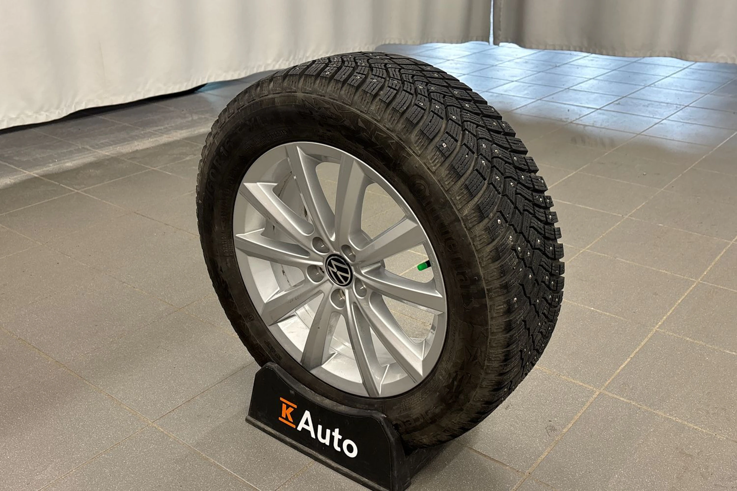 harmaa Volkswagen Taigo 2025 kuva 13.