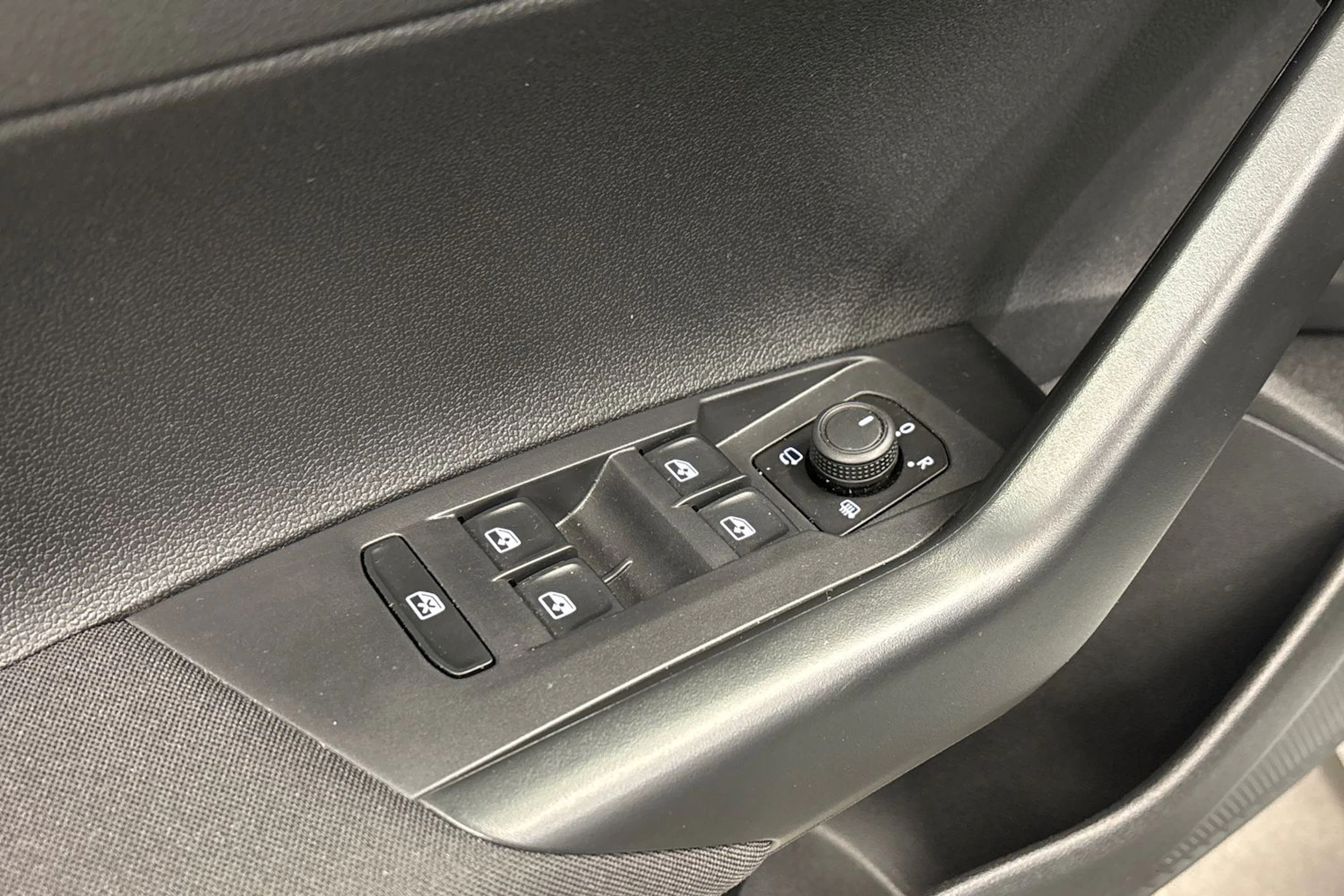 harmaa Volkswagen Taigo 2025 kuva 17.