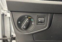 harmaa Volkswagen Taigo 2025 kuva 18.
