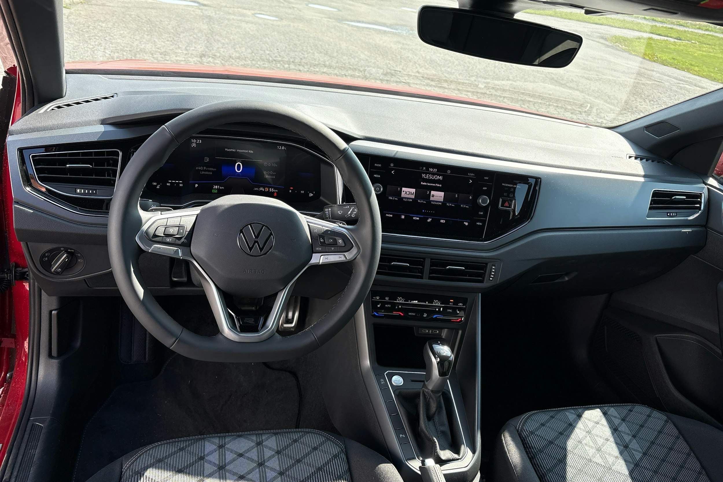 punainen Volkswagen Taigo 2025 kuva 7.
