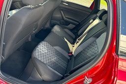 punainen Volkswagen Taigo 2025 kuva 8.