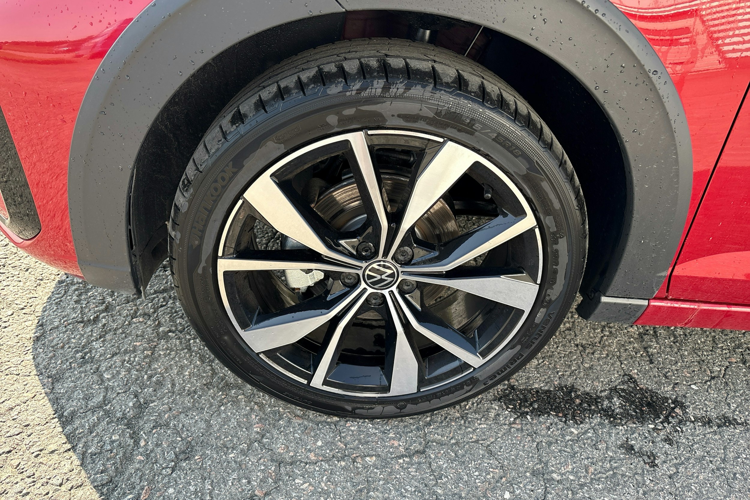 punainen Volkswagen Taigo 2025 kuva 9.