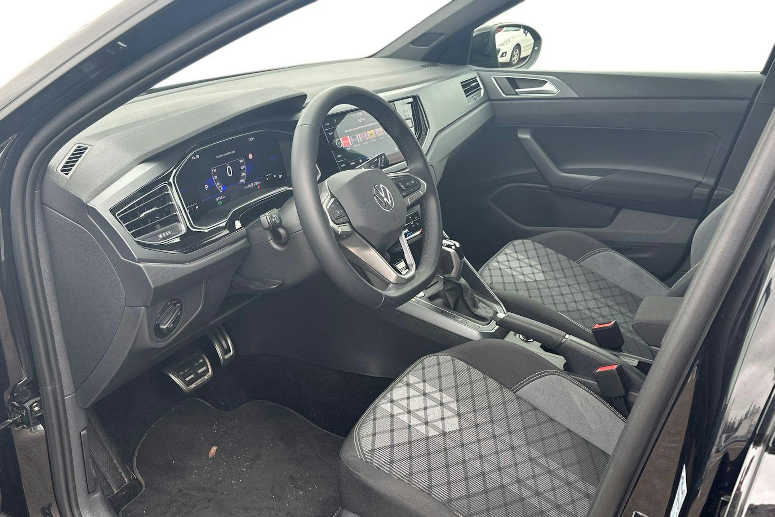 musta Volkswagen Taigo 2025 kuva 3.