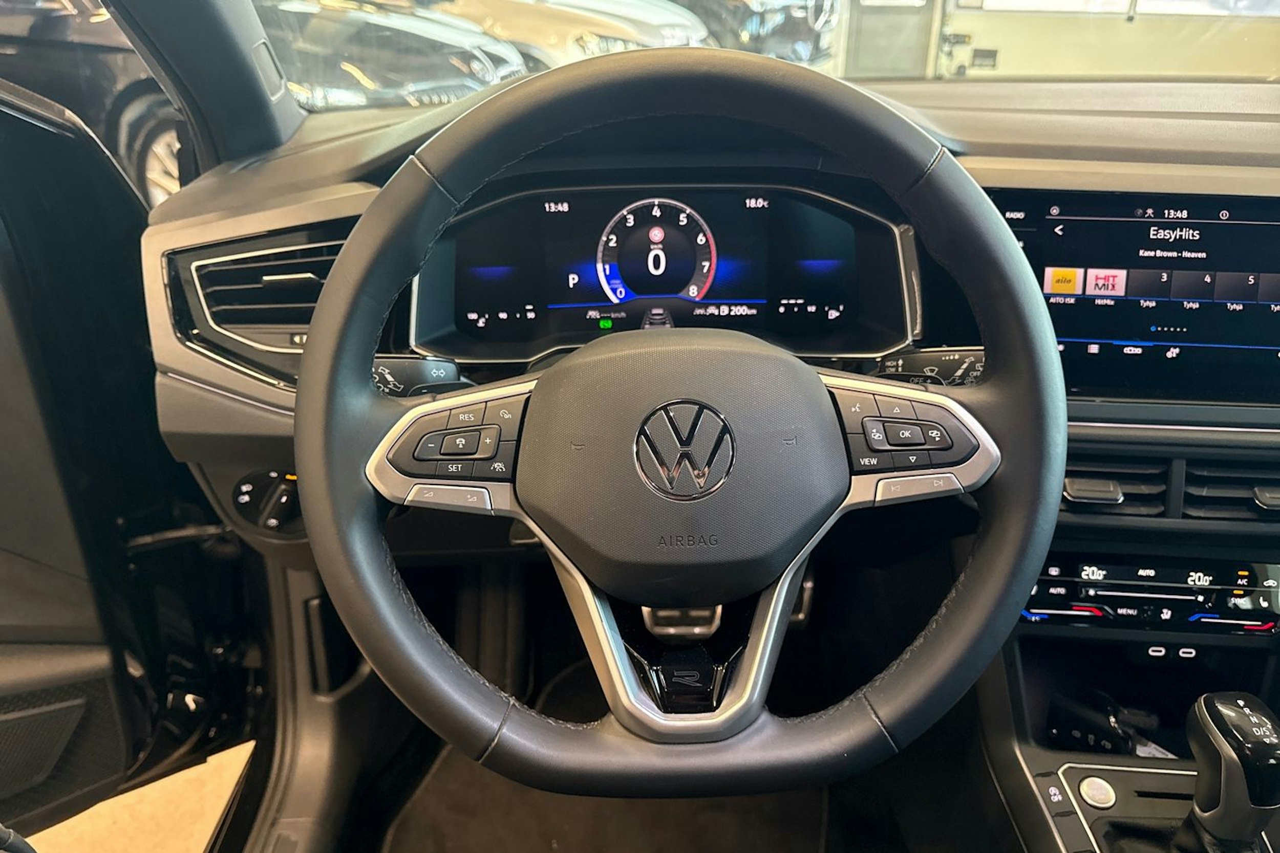 musta Volkswagen Taigo 2025 kuva 14.