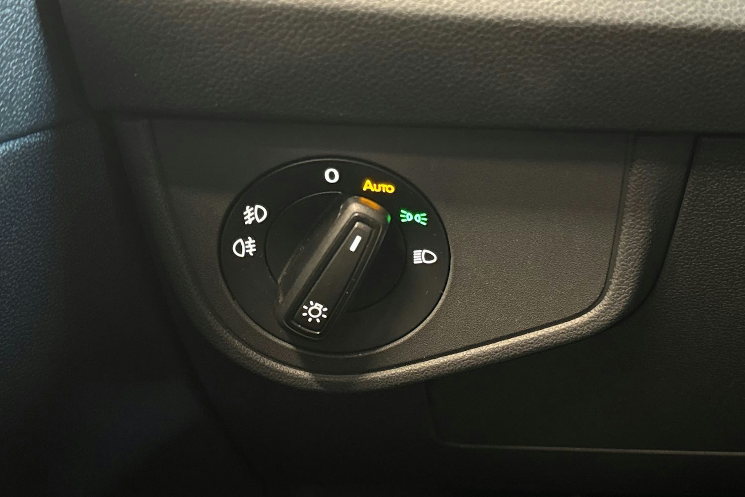 musta Volkswagen Taigo 2025 kuva 17.