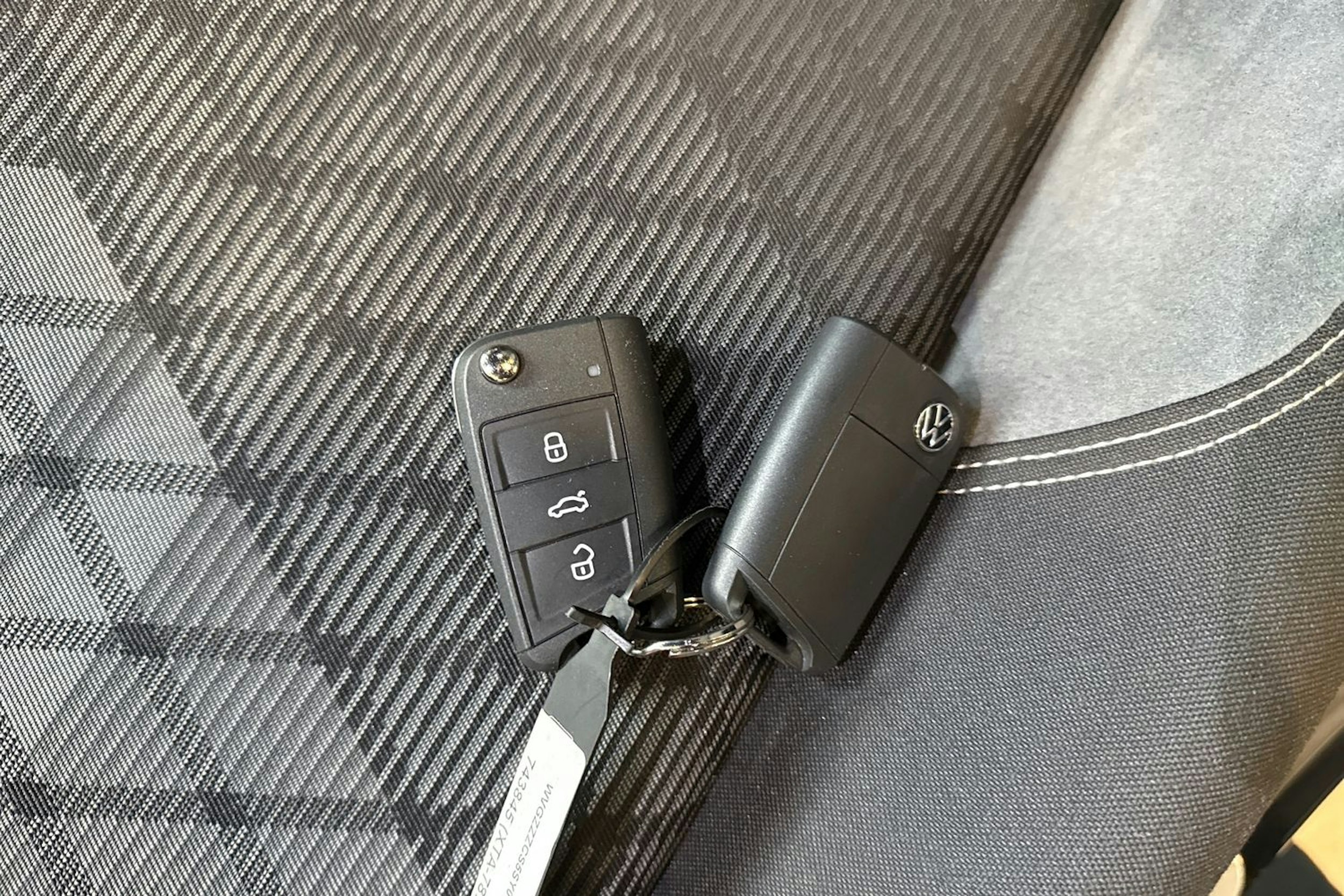 musta Volkswagen Taigo 2025 kuva 31.