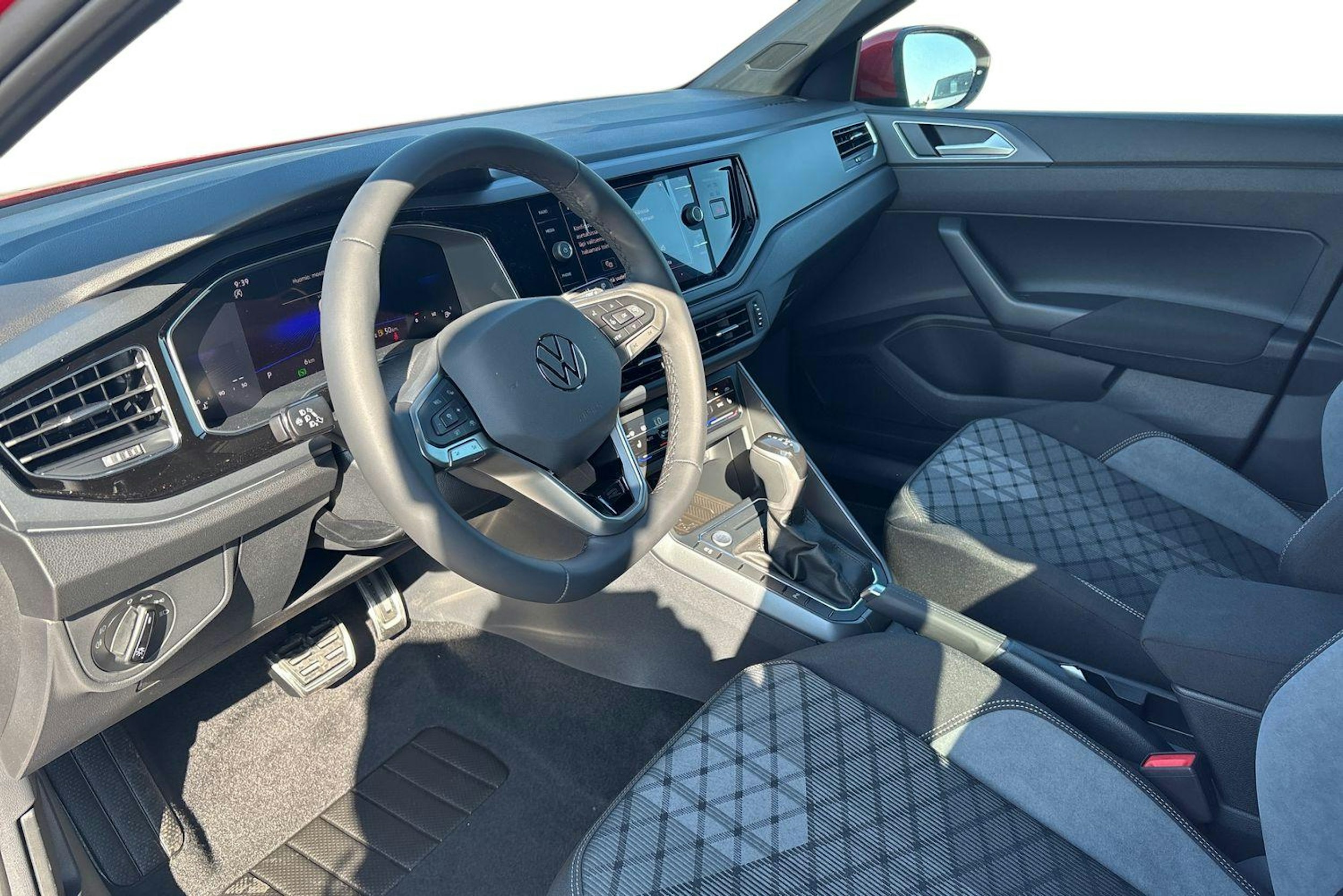 punainen Volkswagen Taigo 2025 kuva 6.