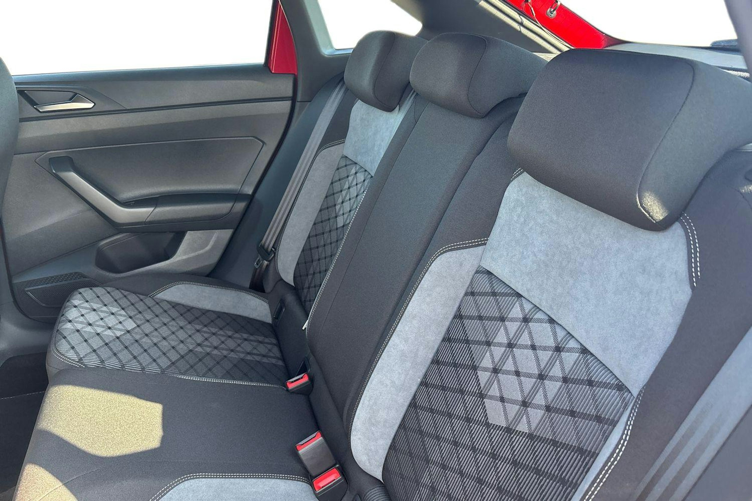 punainen Volkswagen Taigo 2025 kuva 8.