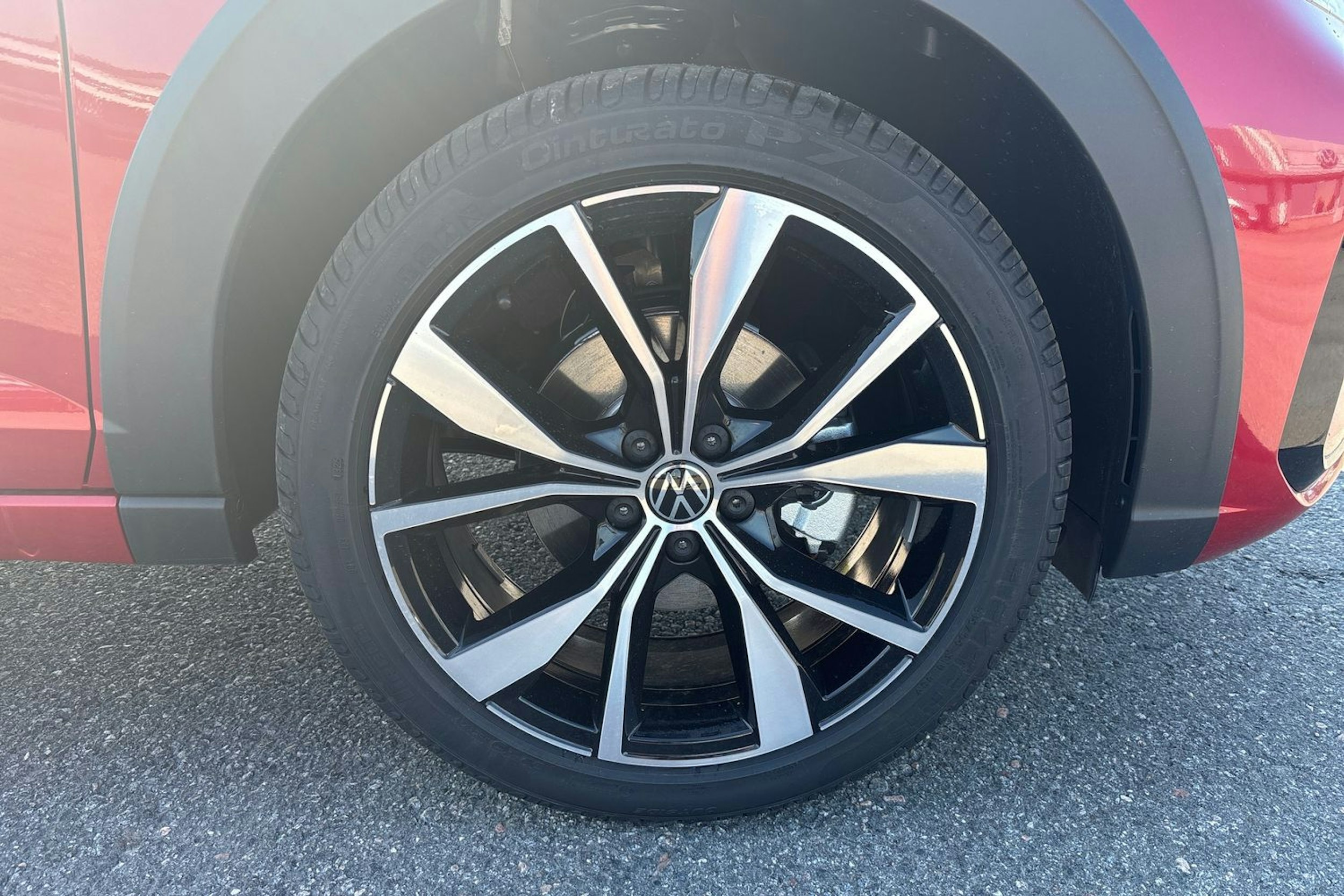 punainen Volkswagen Taigo 2025 kuva 10.