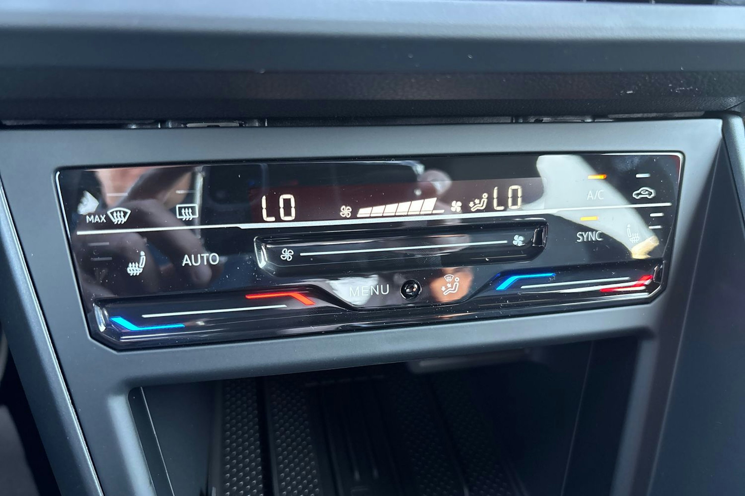 punainen Volkswagen Taigo 2025 kuva 17.