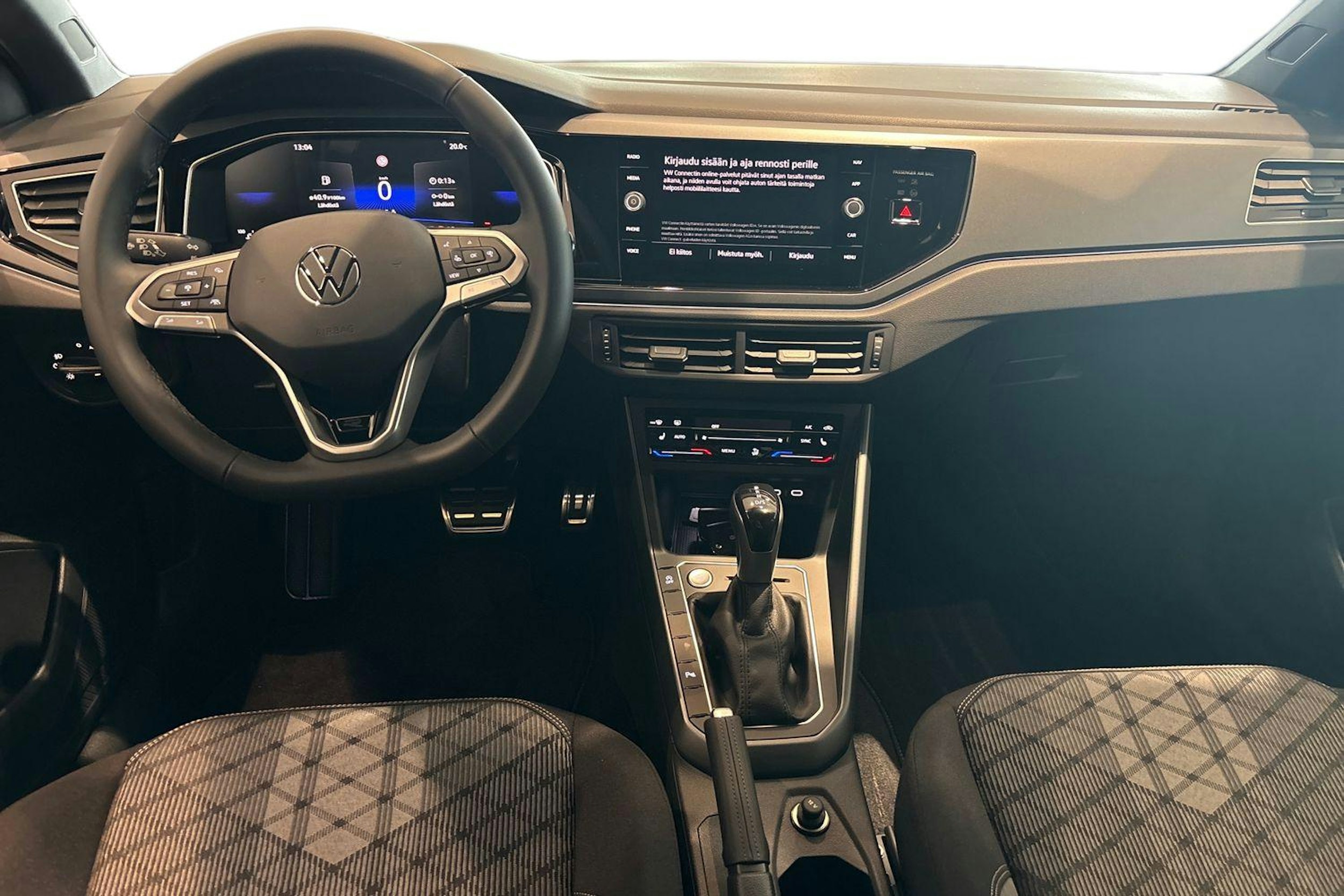 punainen Volkswagen Taigo 2025 kuva 7.