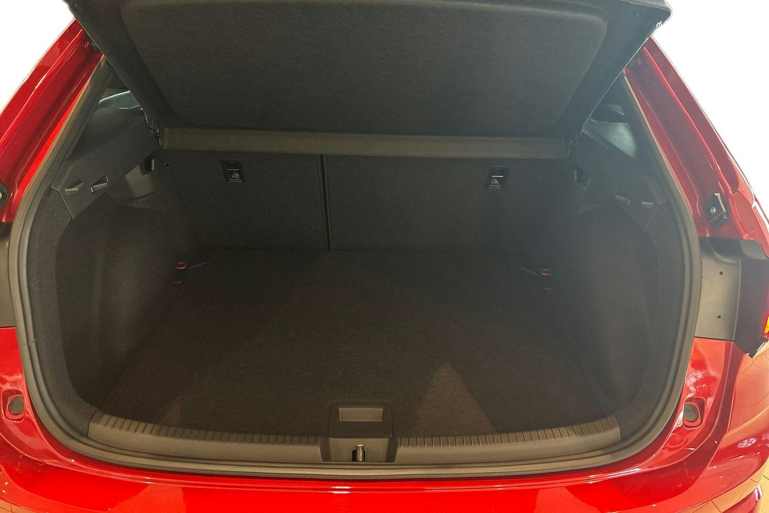 punainen Volkswagen Taigo 2025 kuva 9.