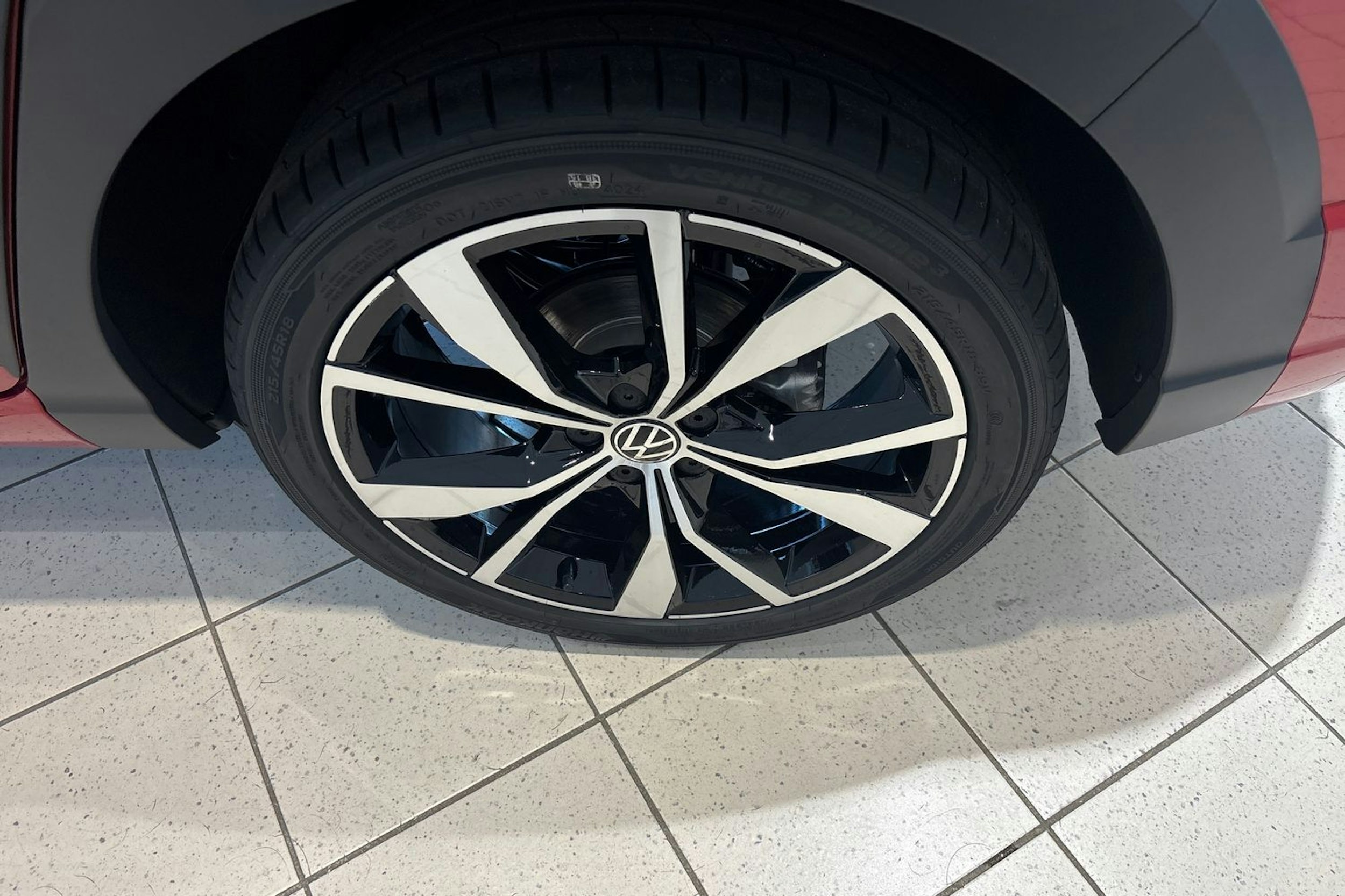 punainen Volkswagen Taigo 2025 kuva 10.