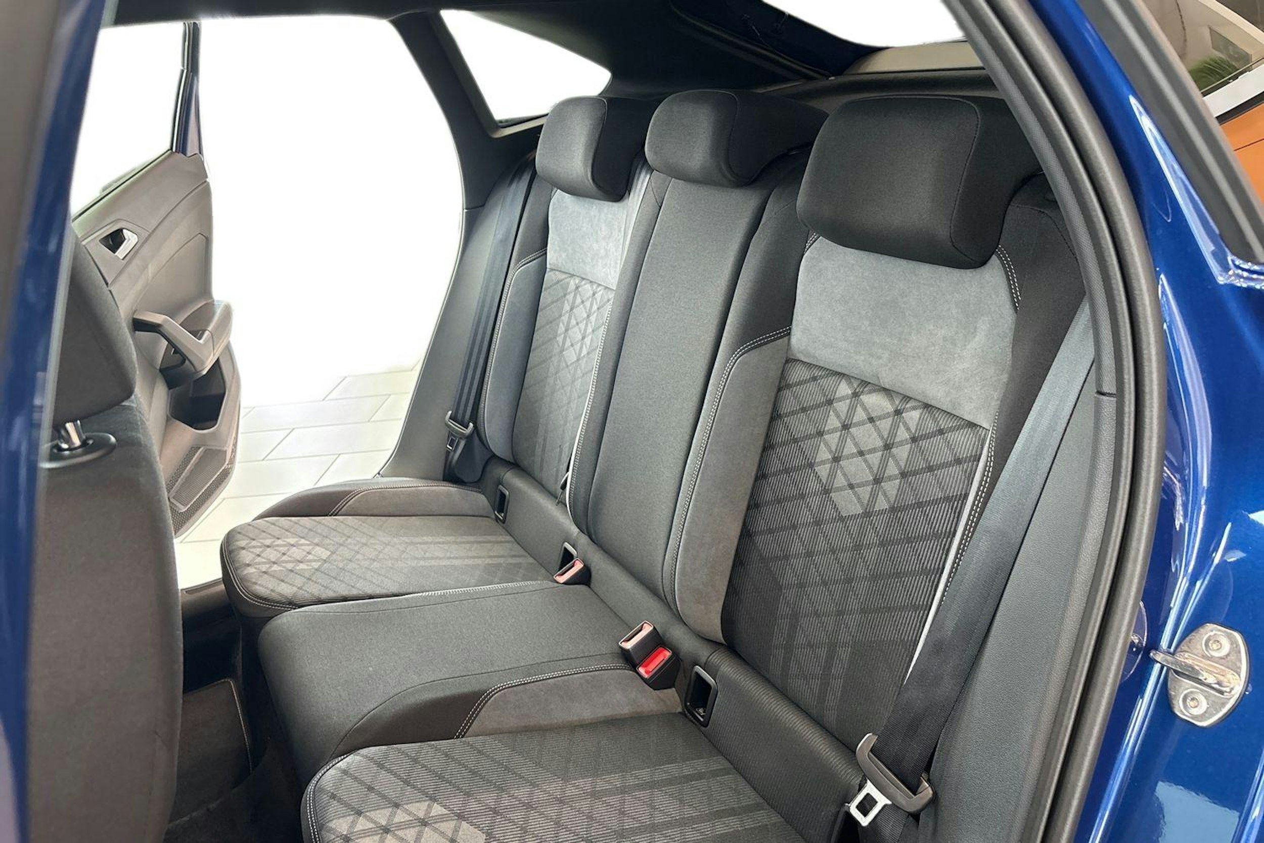 sininen Volkswagen Taigo 2025 kuva 8.