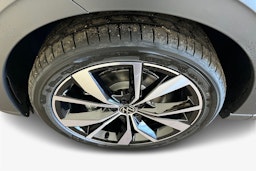 met. harmaa Volkswagen Taigo 2025 kuva 9.