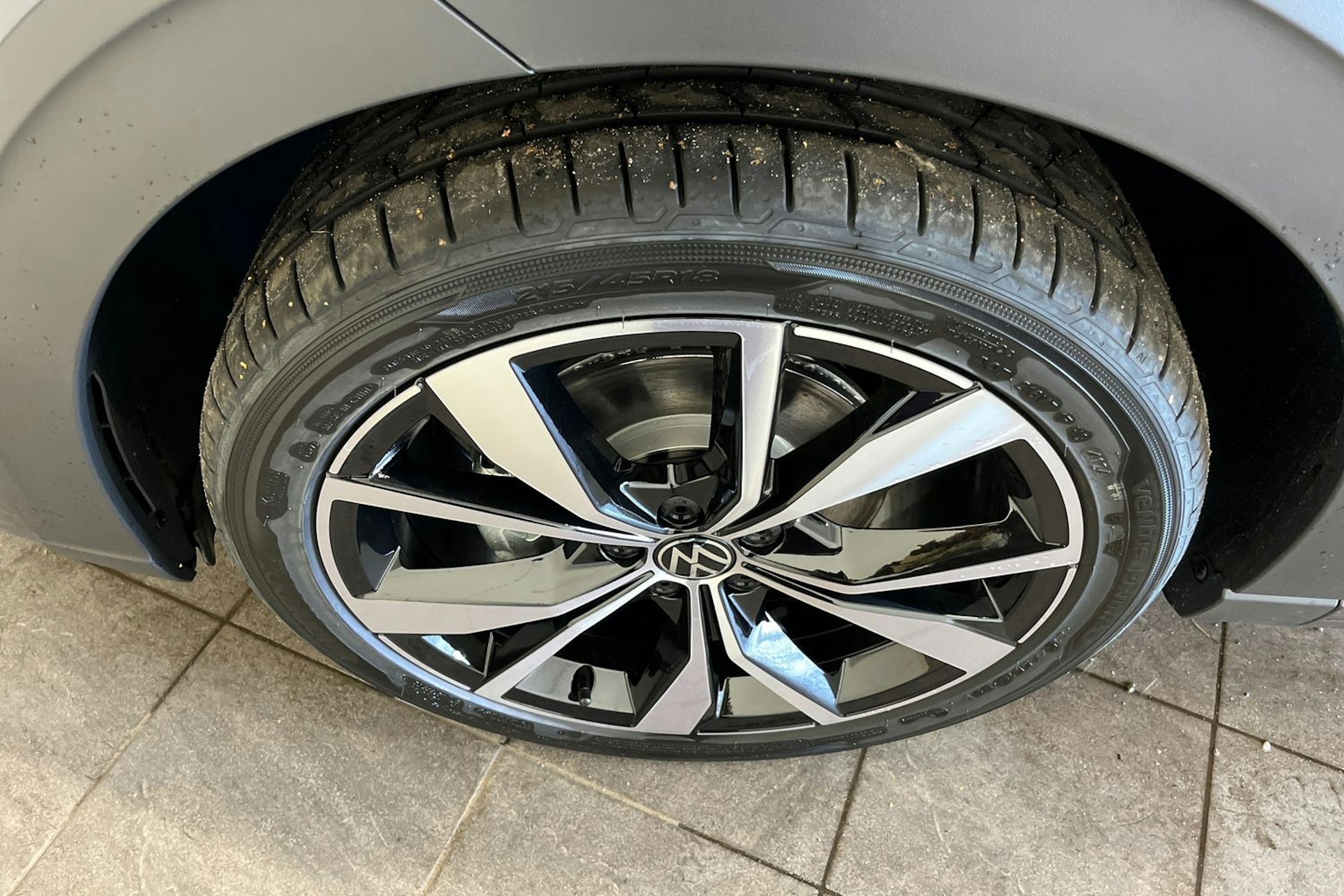 met. harmaa Volkswagen Taigo 2025 kuva 10.