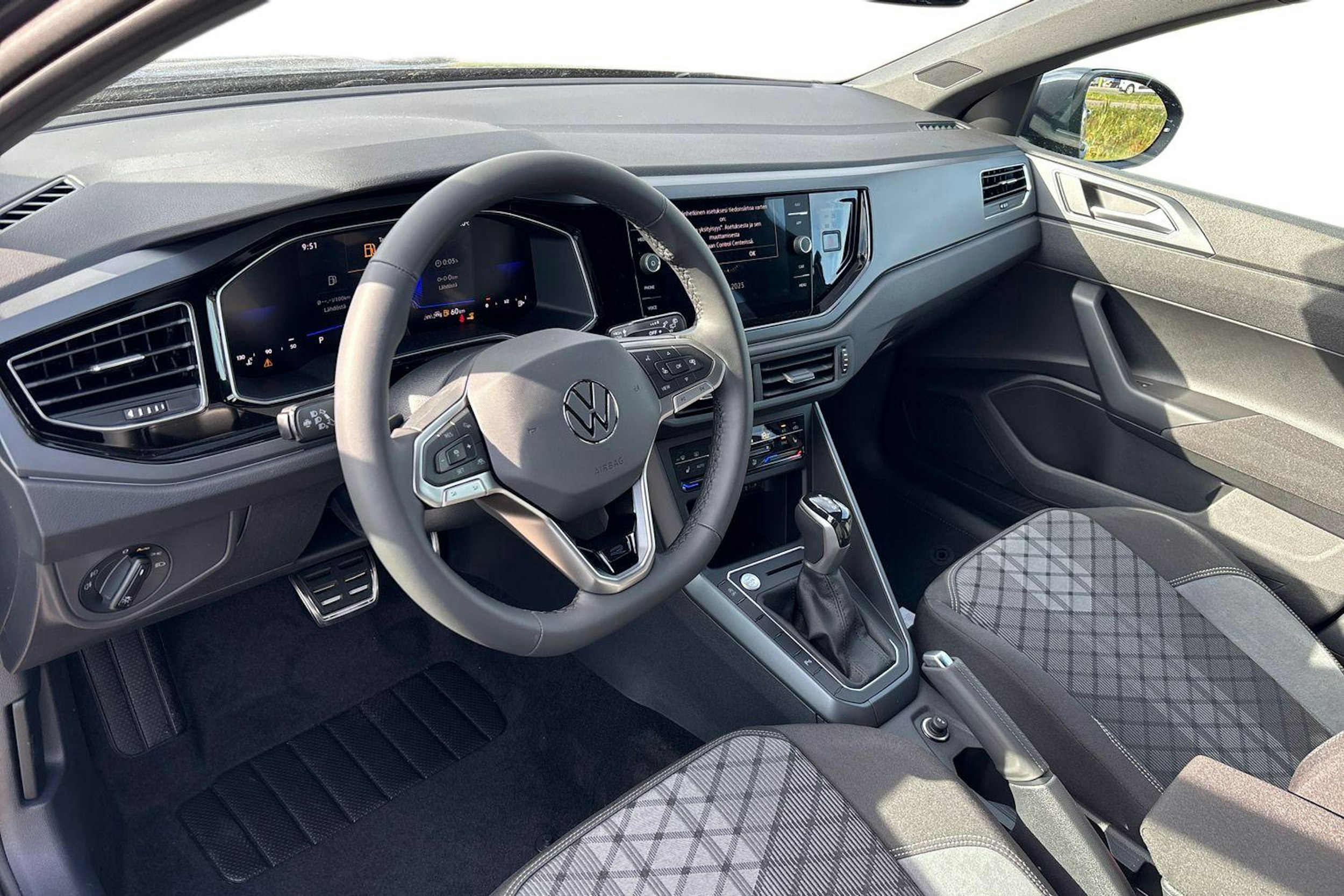 harmaa Volkswagen Taigo 2025 kuva 3.