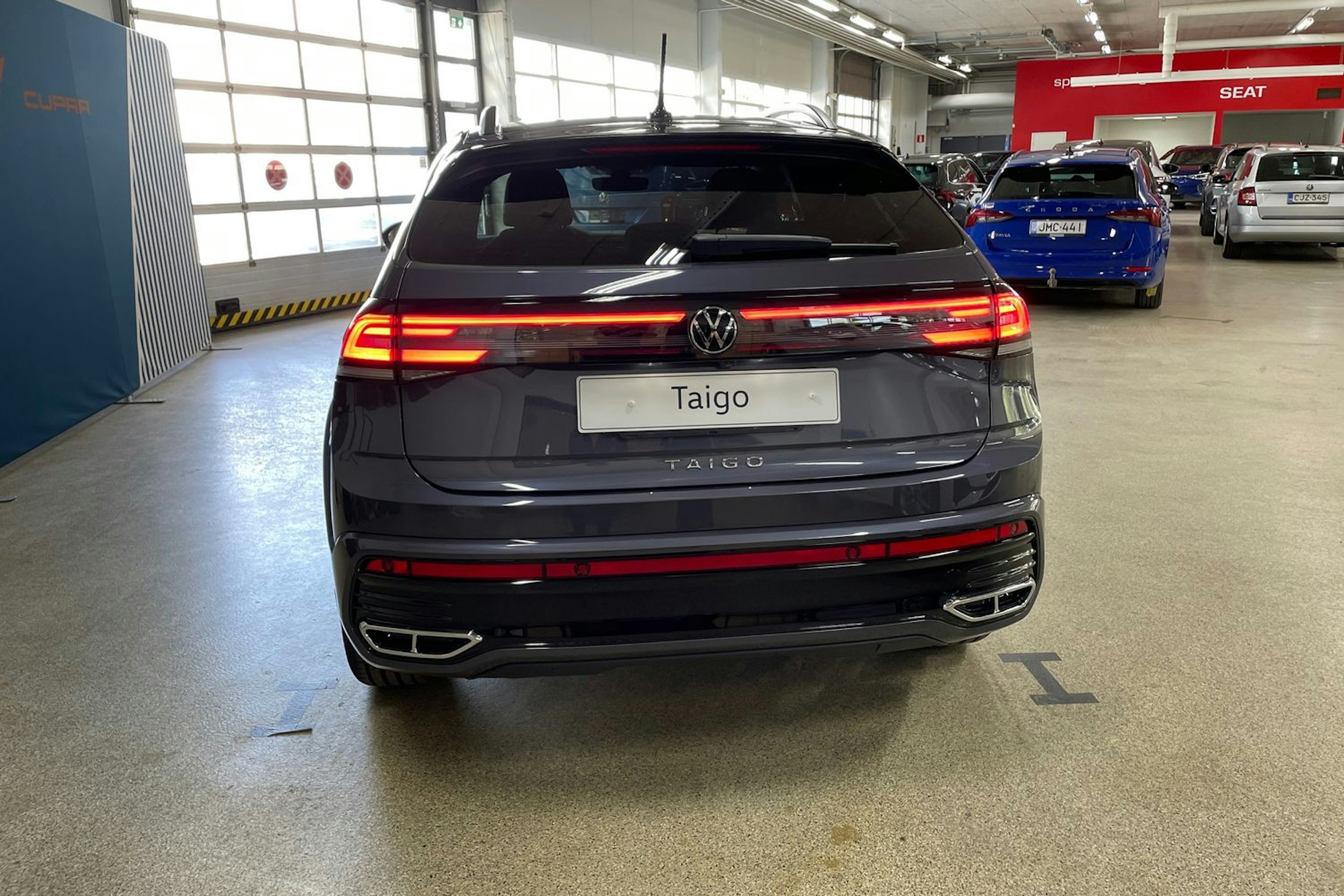 harmaa Volkswagen Taigo 2025 kuva 11.