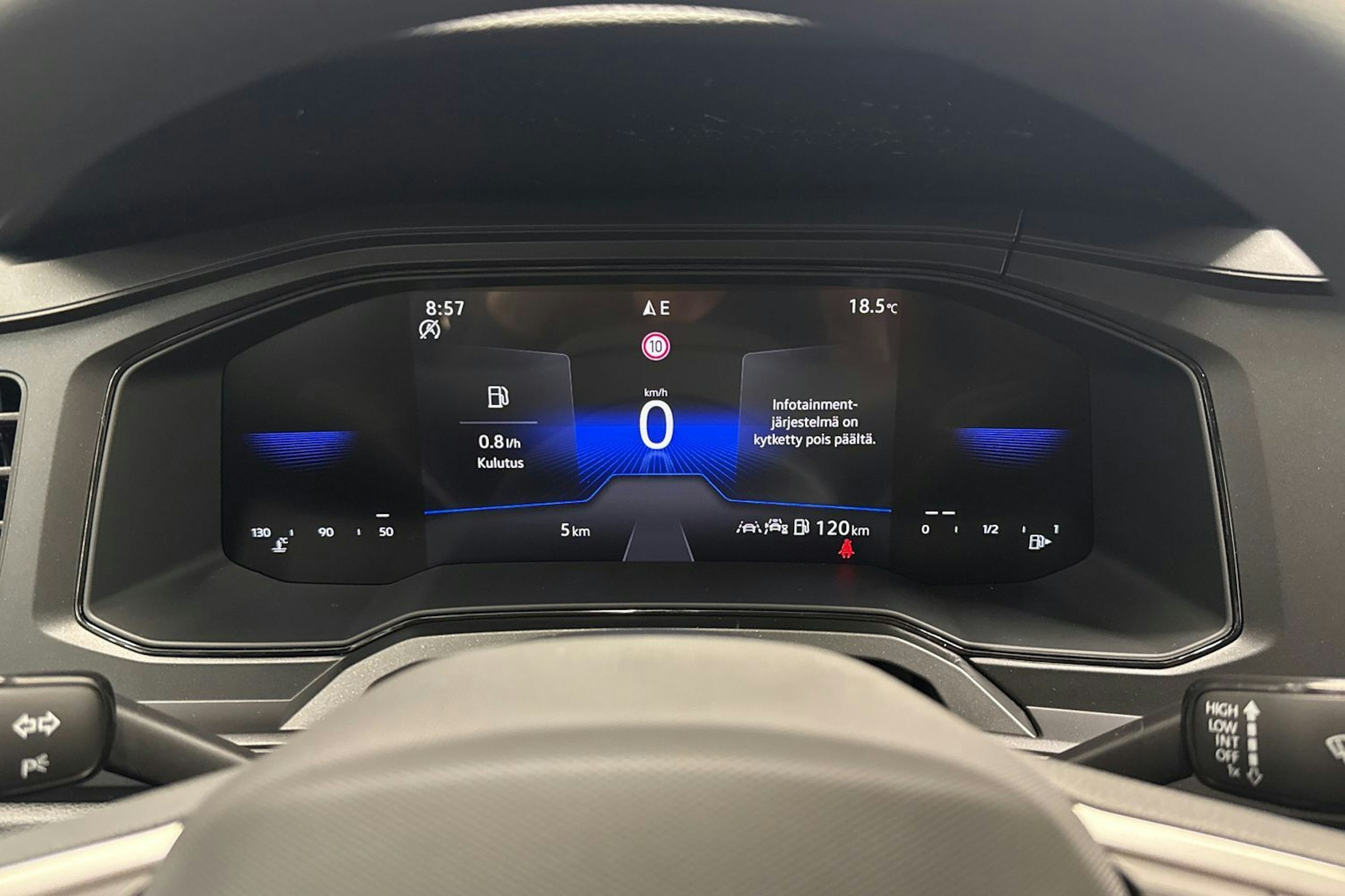 harmaa Volkswagen Taigo 2026 kuva 7.