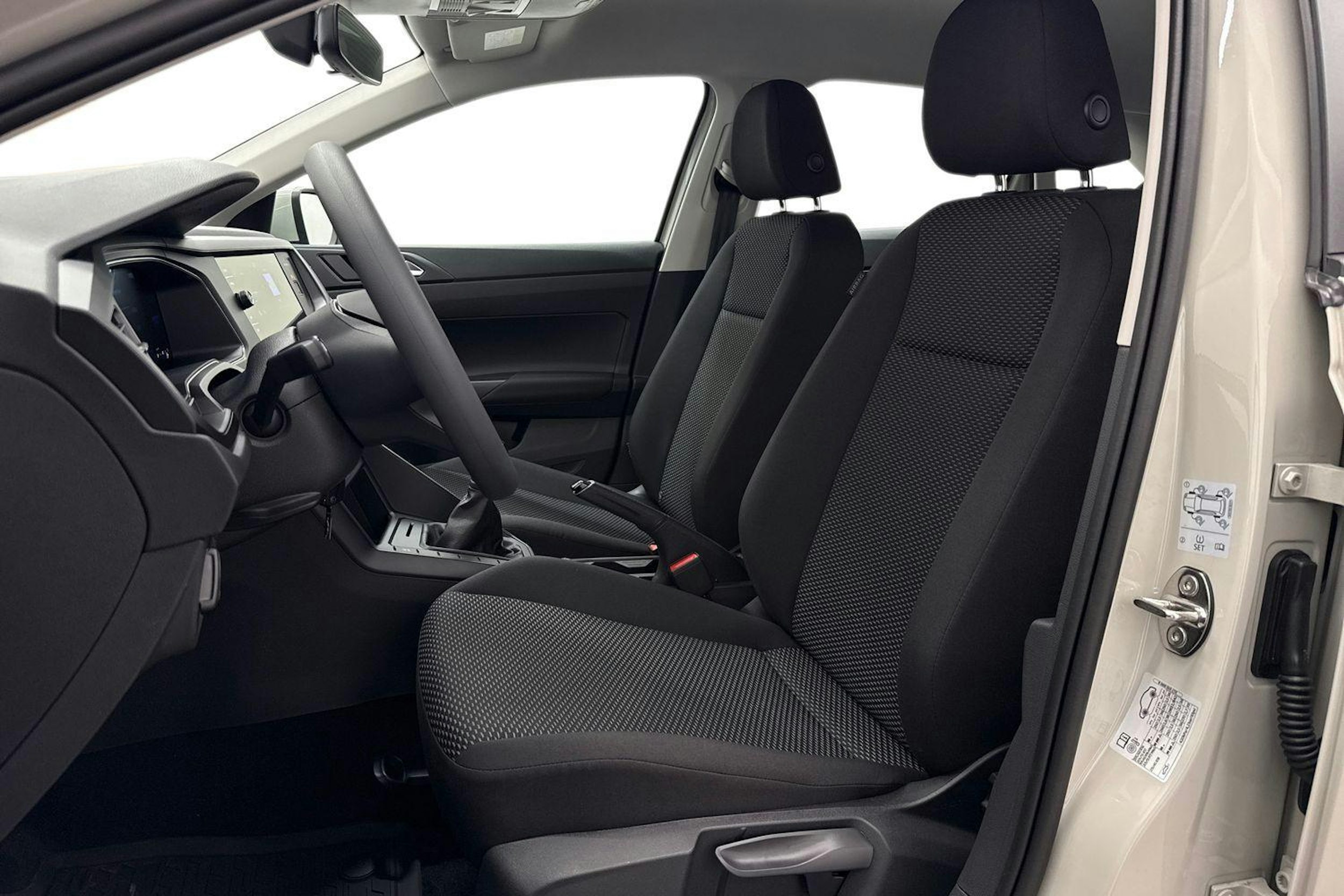 harmaa Volkswagen Taigo 2026 kuva 11.