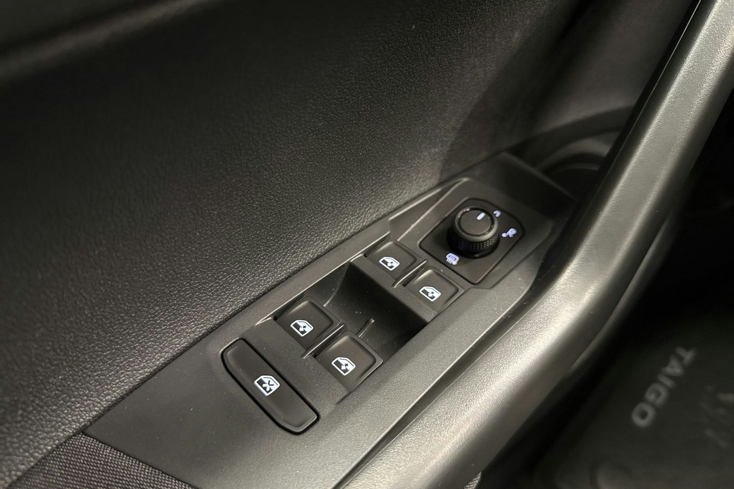 harmaa Volkswagen Taigo 2026 kuva 12.