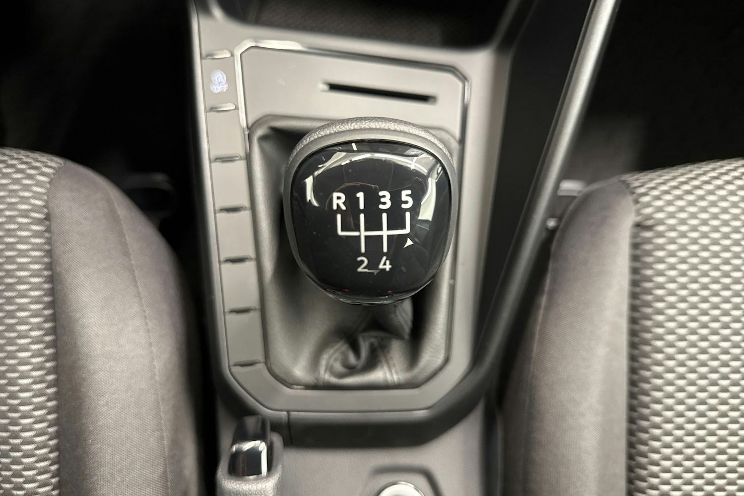 harmaa Volkswagen Taigo 2026 kuva 15.