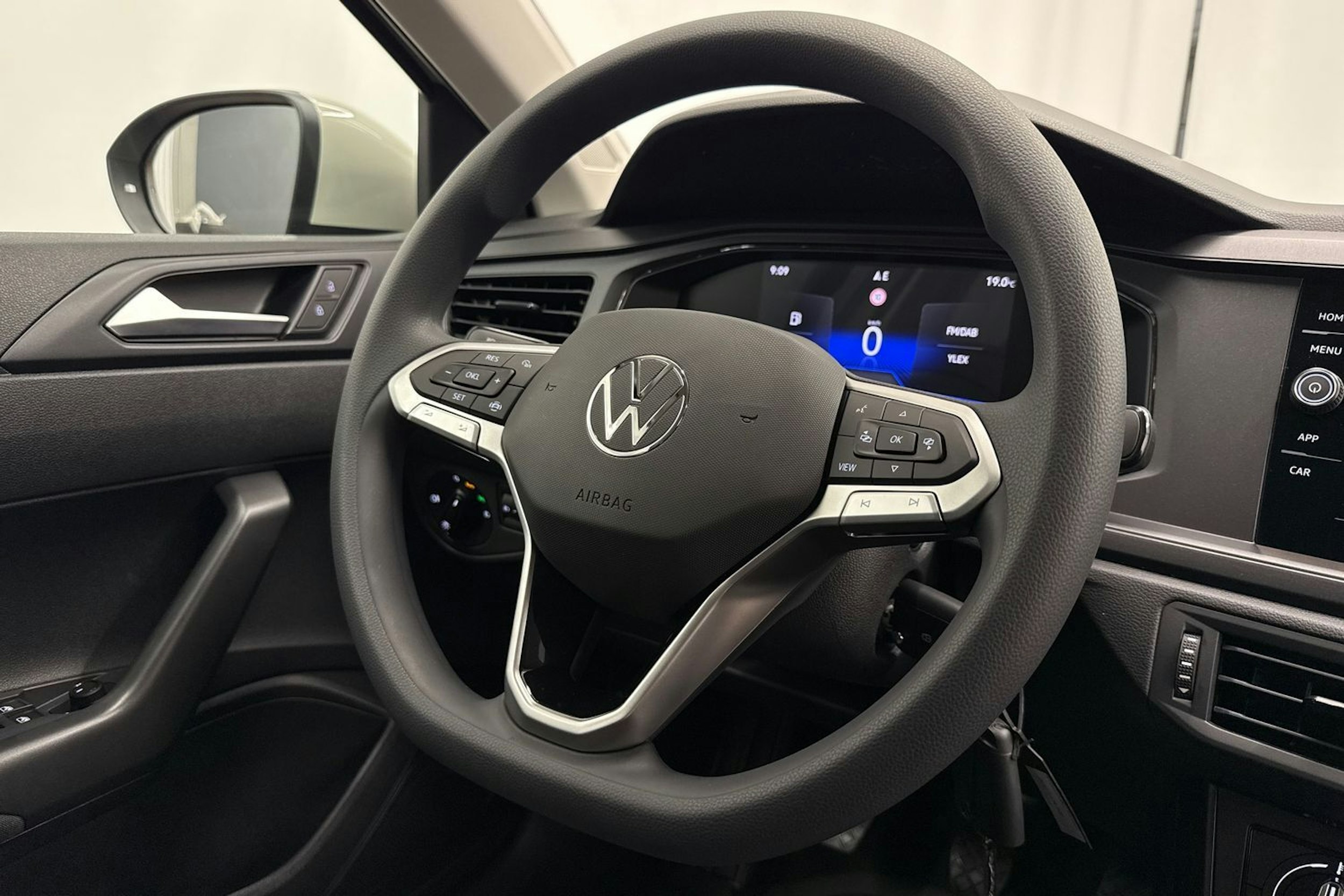 harmaa Volkswagen Taigo 2026 kuva 24.