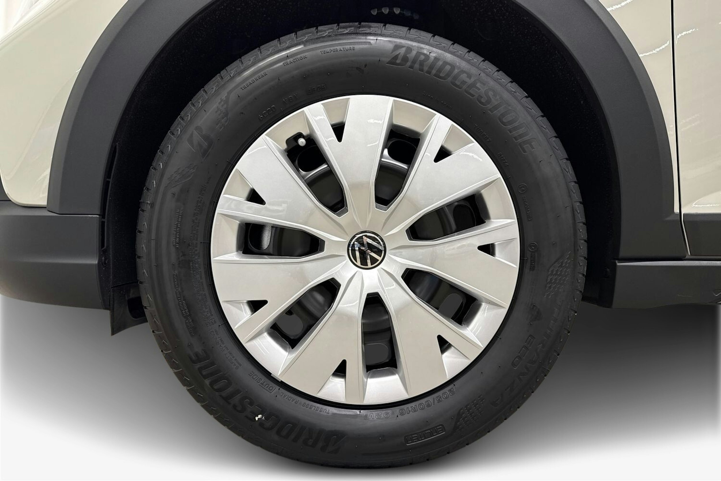 harmaa Volkswagen Taigo 2026 kuva 25.